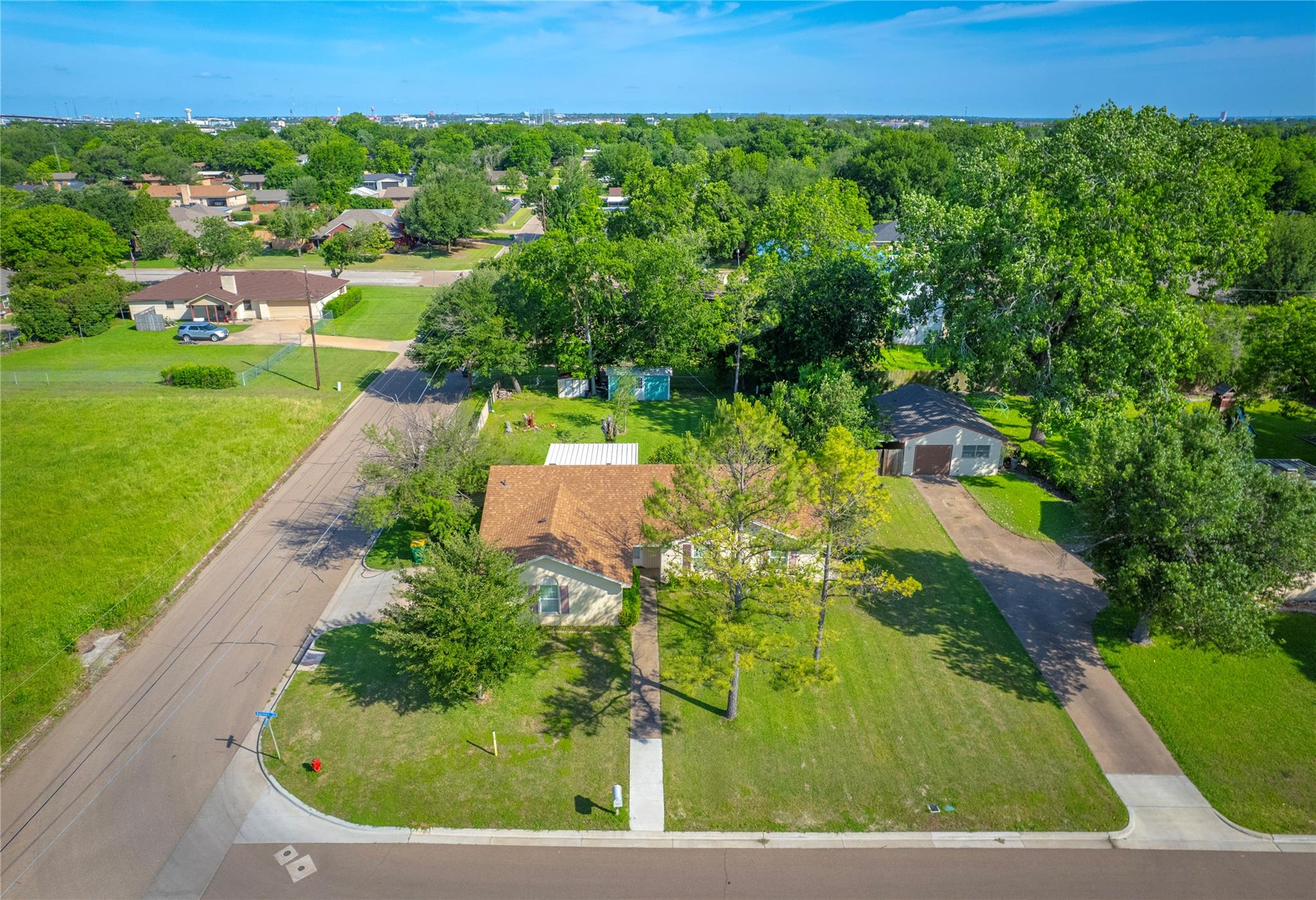 719 W Karnes Dr, Robinson, TX 76706
