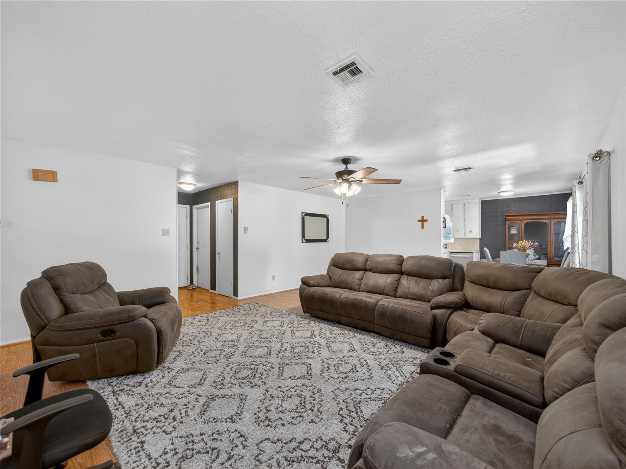719 W Karnes Dr, Robinson, TX 76706