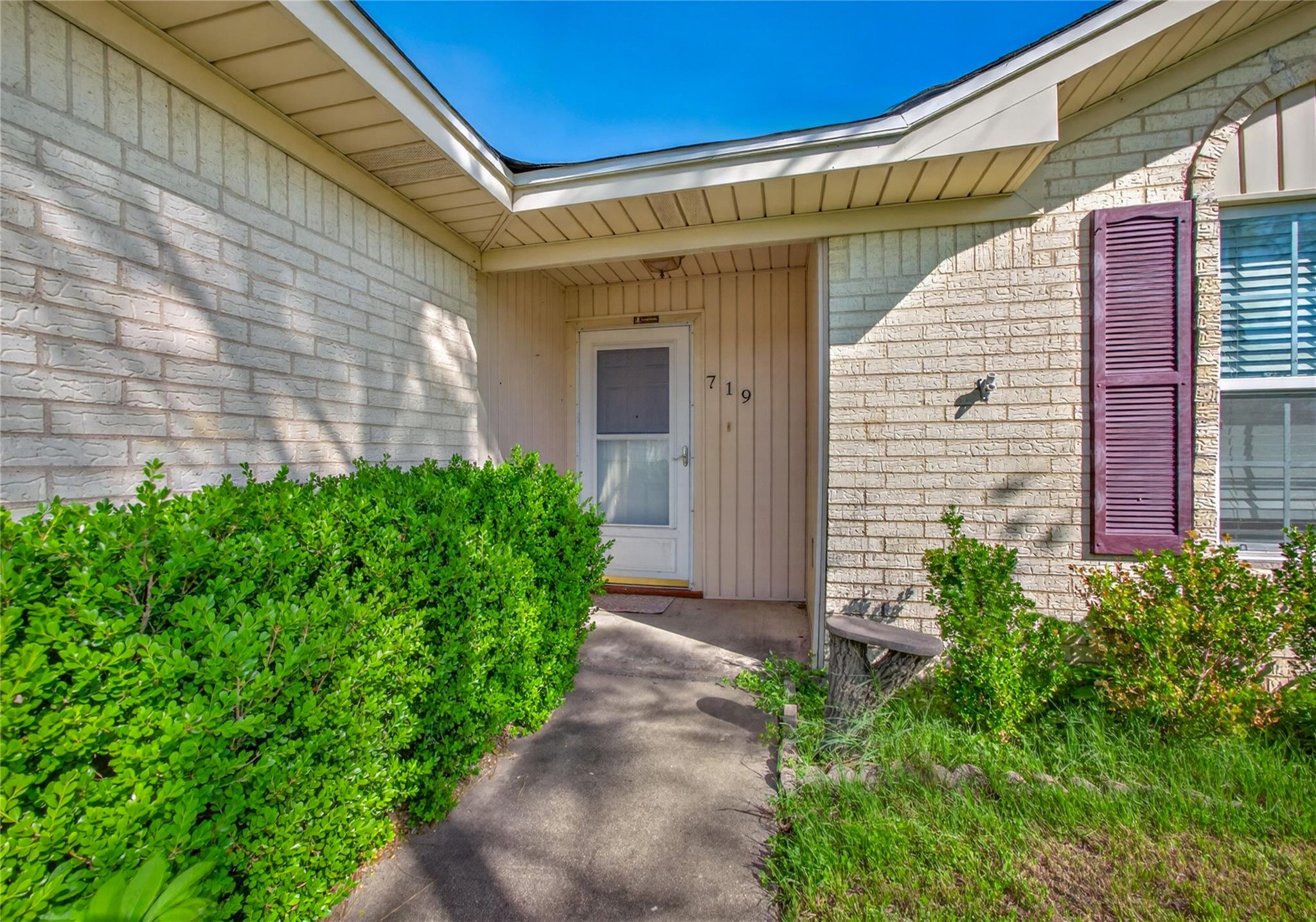 719 W Karnes Dr, Robinson, TX 76706