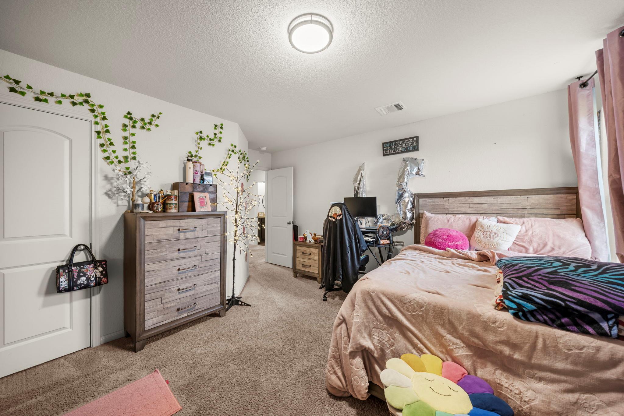 660 Yearwood Ln, Jarrell, TX 76537