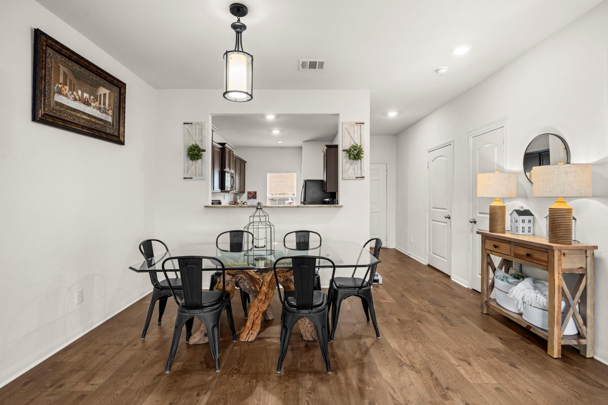 660 Yearwood Ln, Jarrell, TX 76537