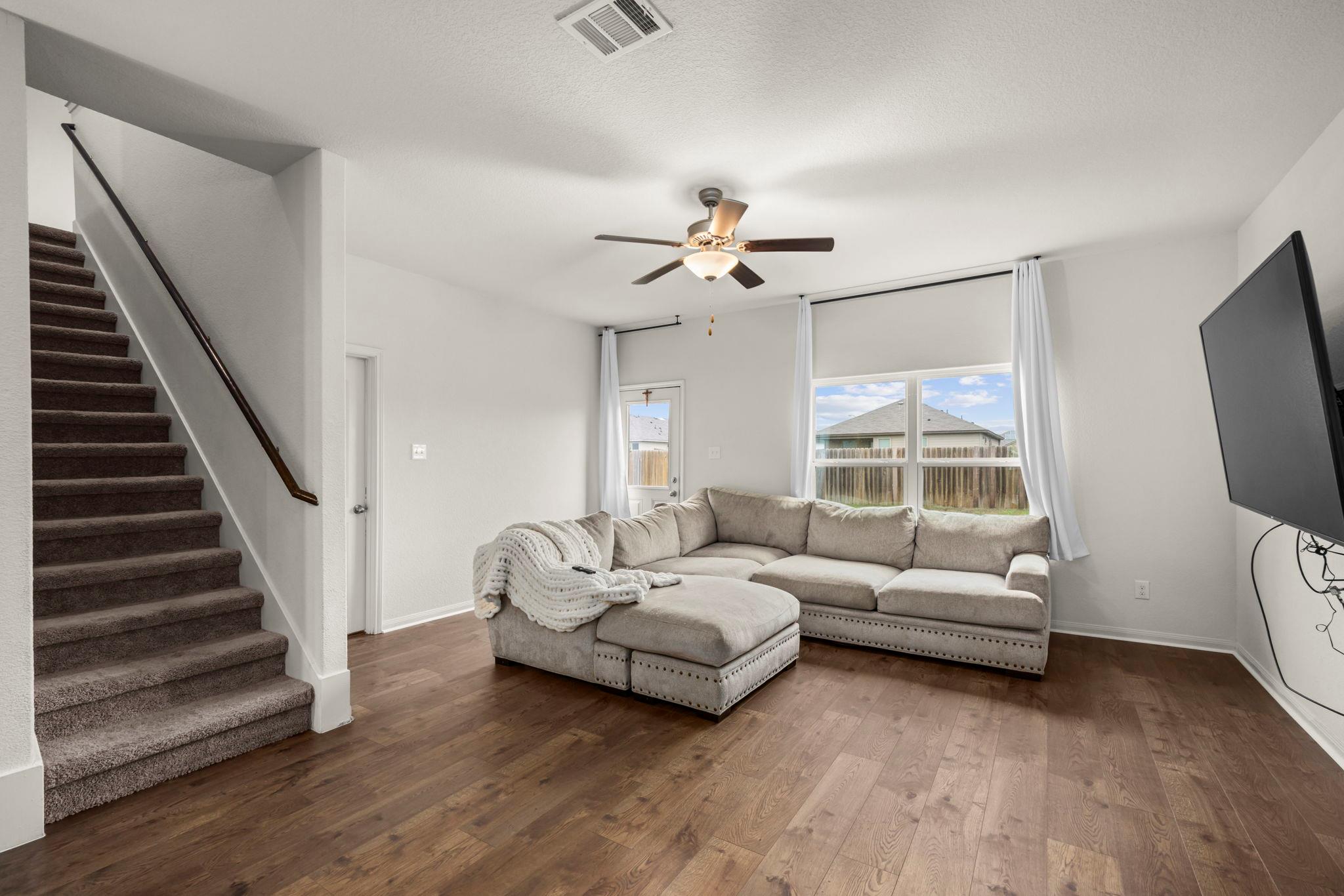 660 Yearwood Ln, Jarrell, TX 76537