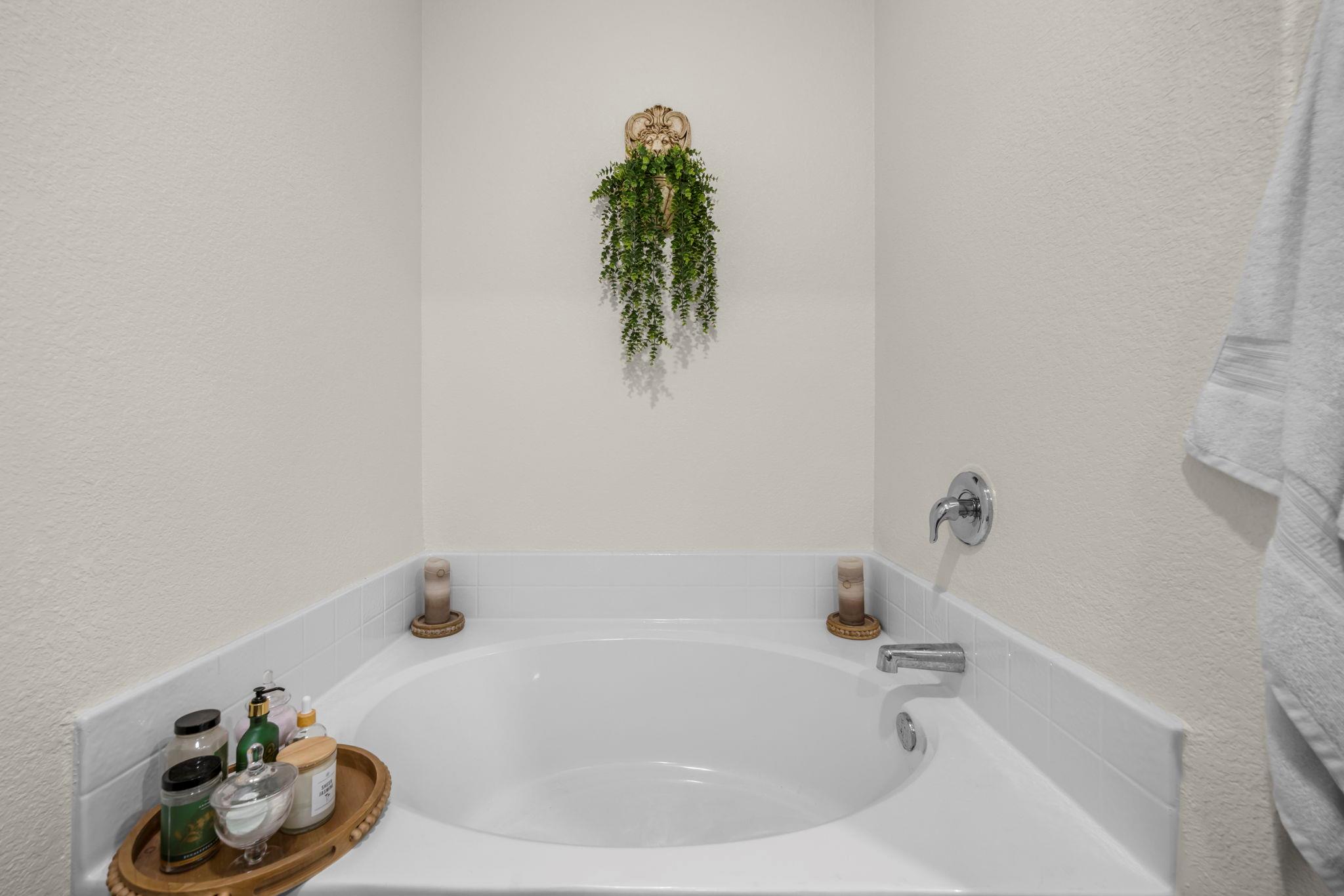 660 Yearwood Ln, Jarrell, TX 76537