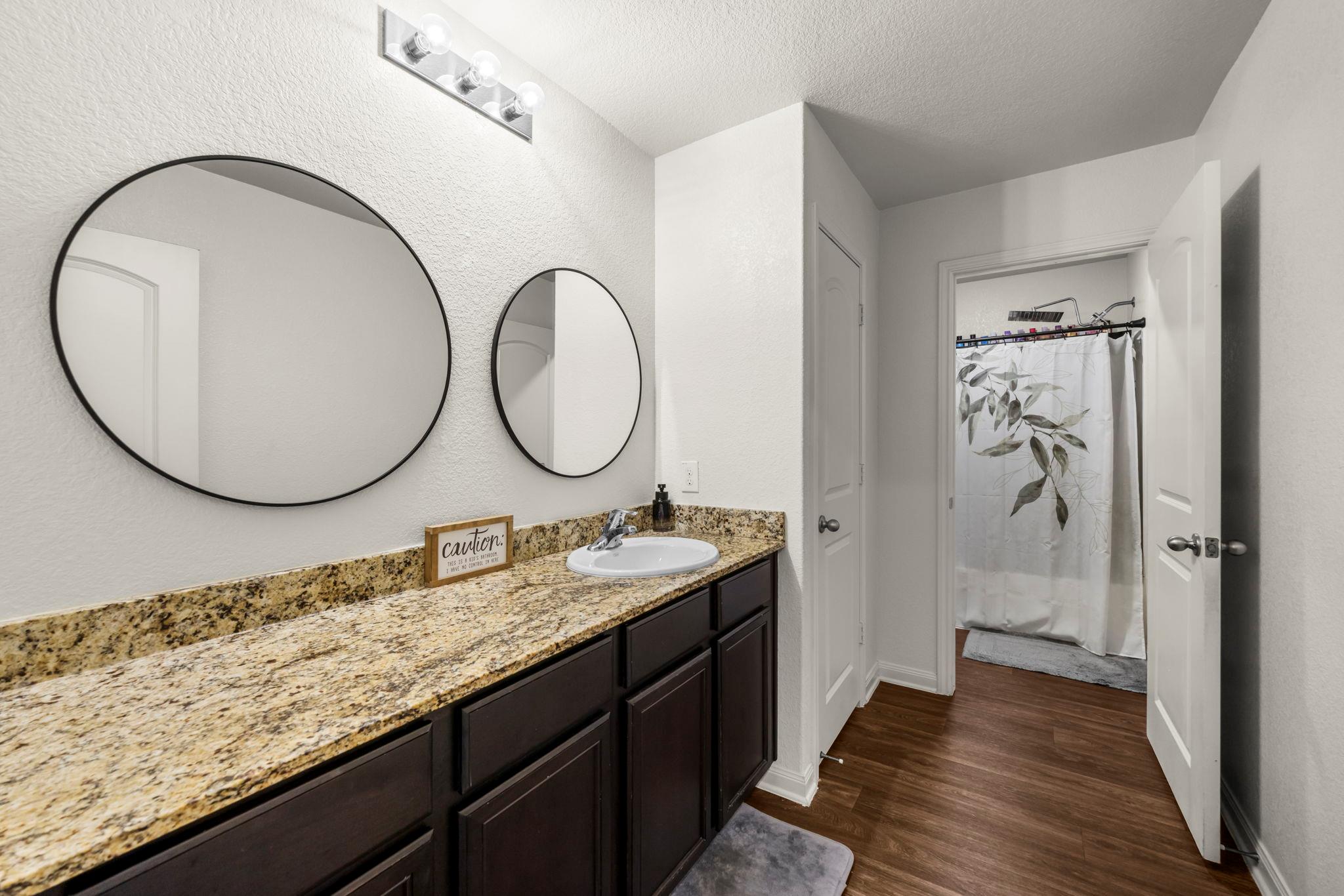 660 Yearwood Ln, Jarrell, TX 76537