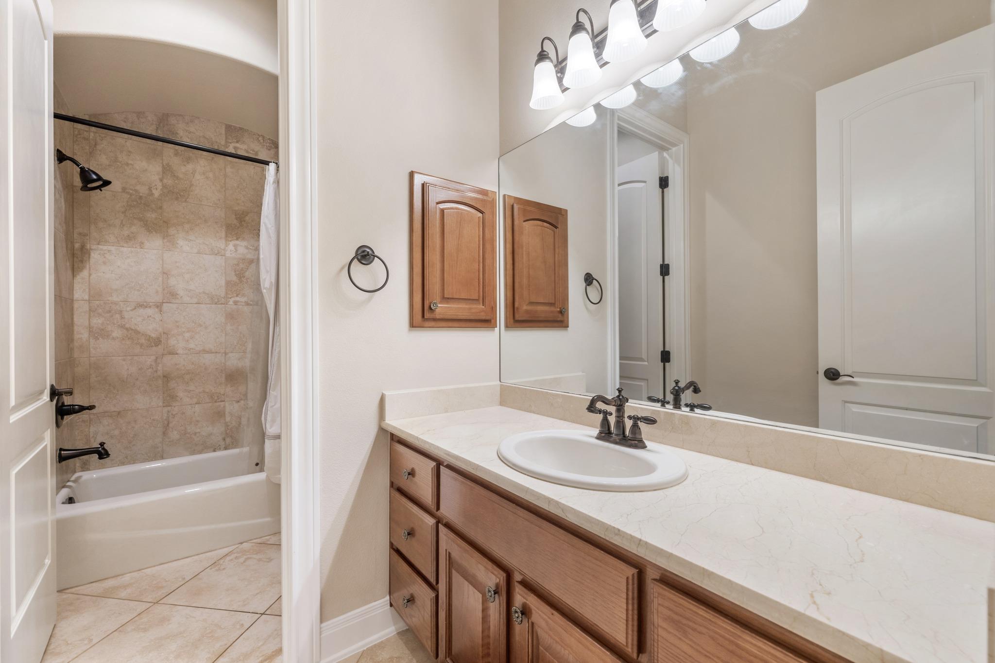 2813 University Club Dr, Austin, TX 78732