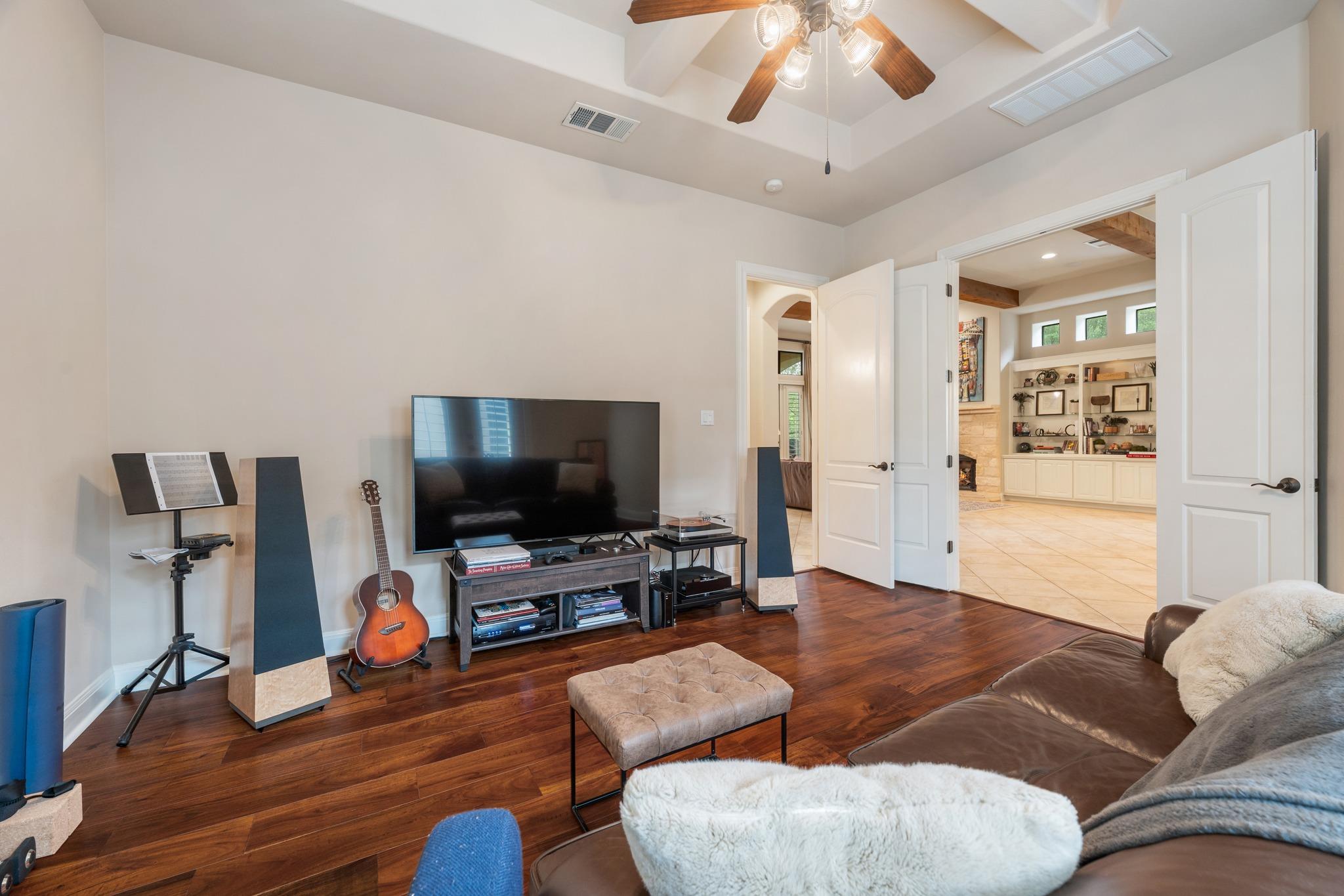 2813 University Club Dr, Austin, TX 78732