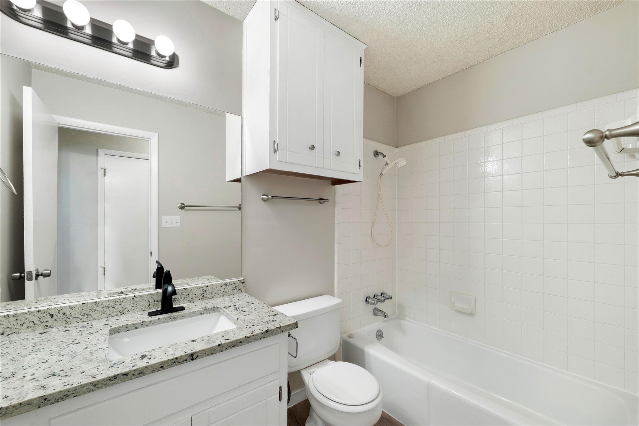 3222 Tamarron Blvd # B, Austin, TX 78746