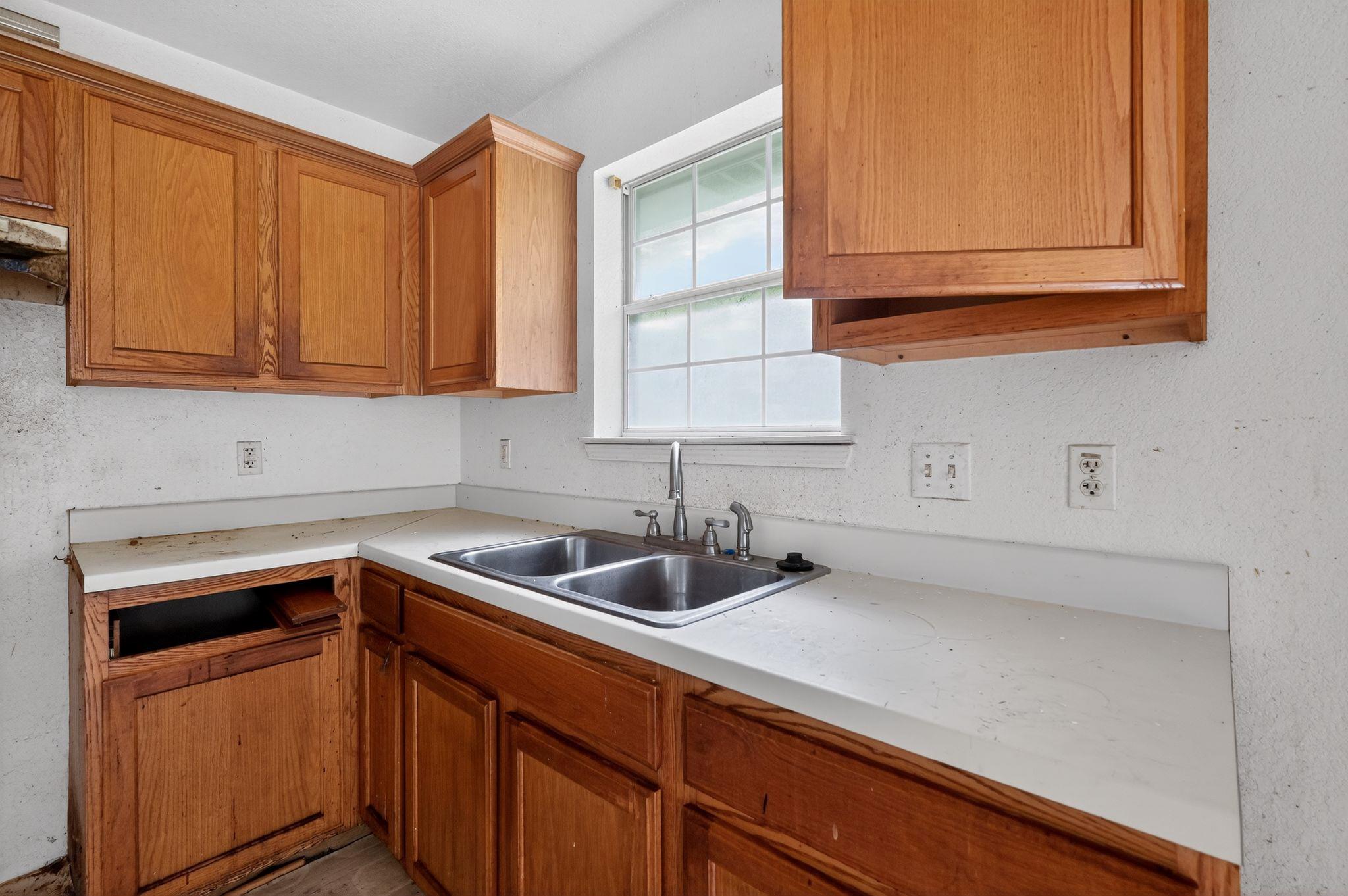 1003 S 4th St, Temple, TX 76504