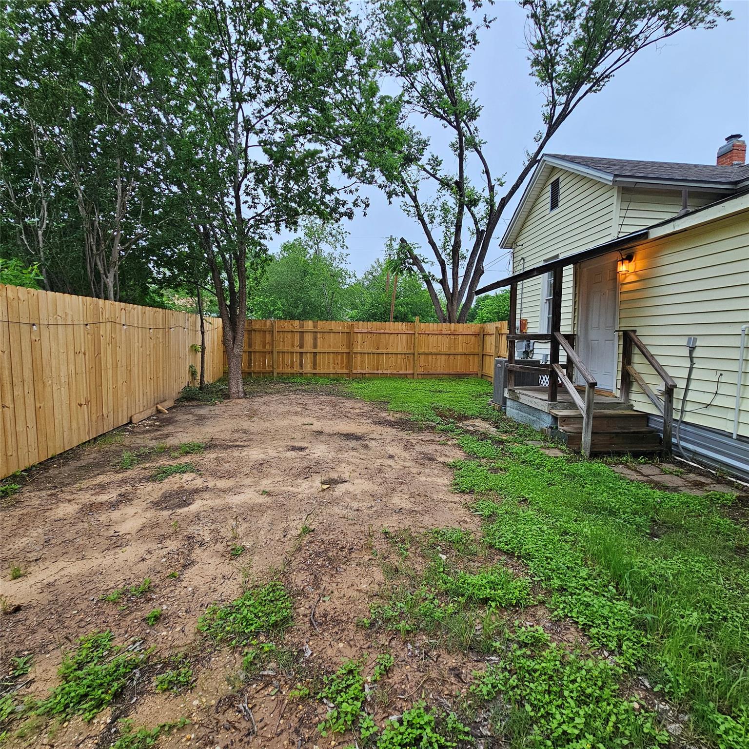 401 Shaw St, Taylor, TX 76574