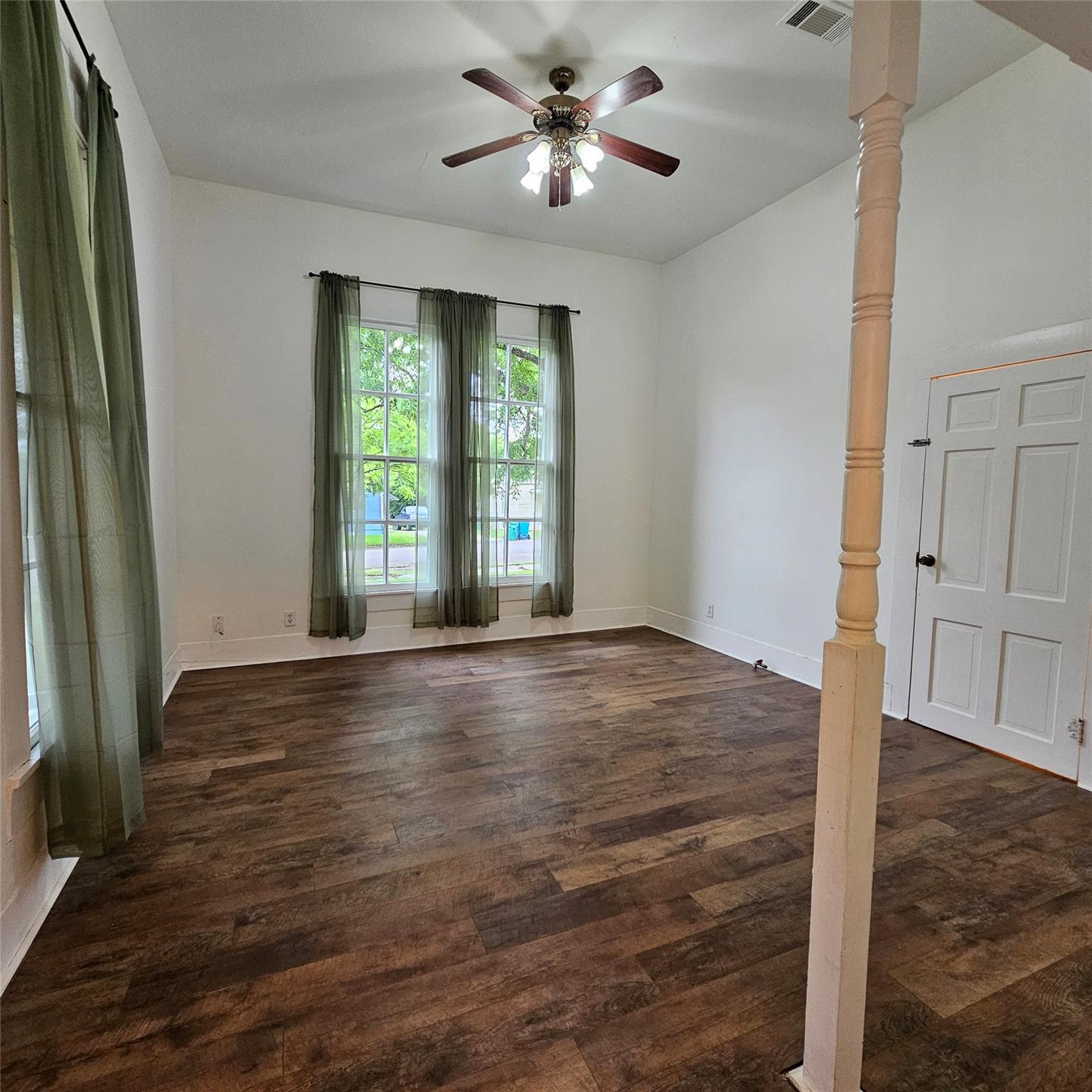 401 Shaw St, Taylor, TX 76574