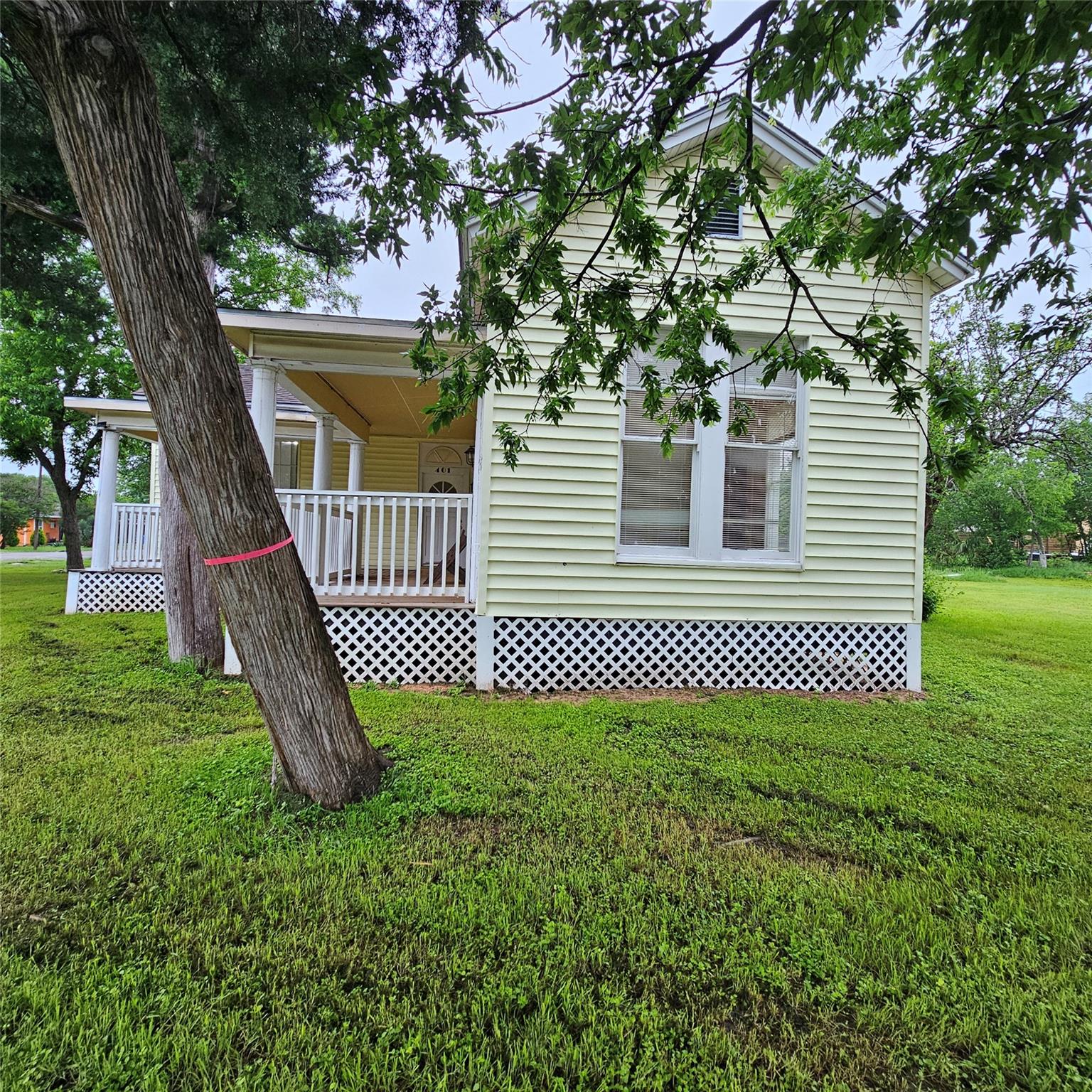 401 Shaw St, Taylor, TX 76574