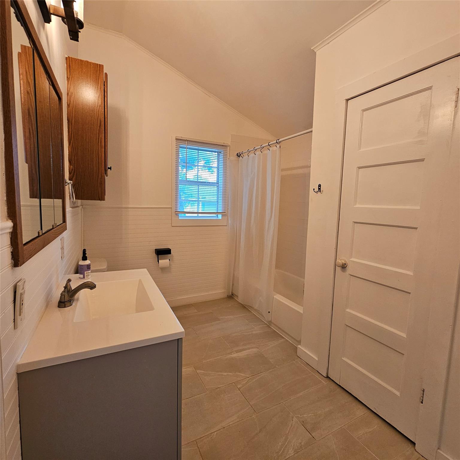 401 Shaw St, Taylor, TX 76574