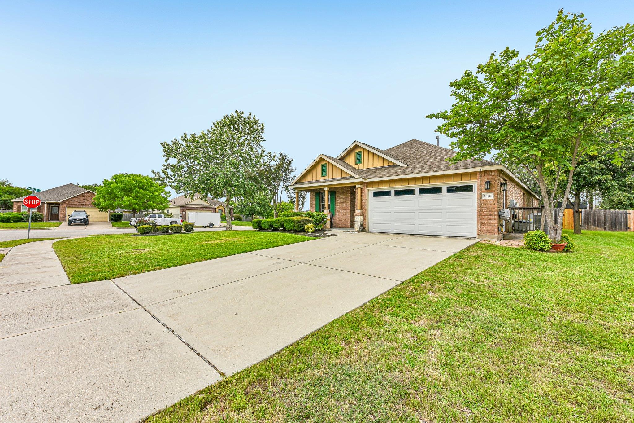 1520 Kothman Dr, Hutto, TX 78634