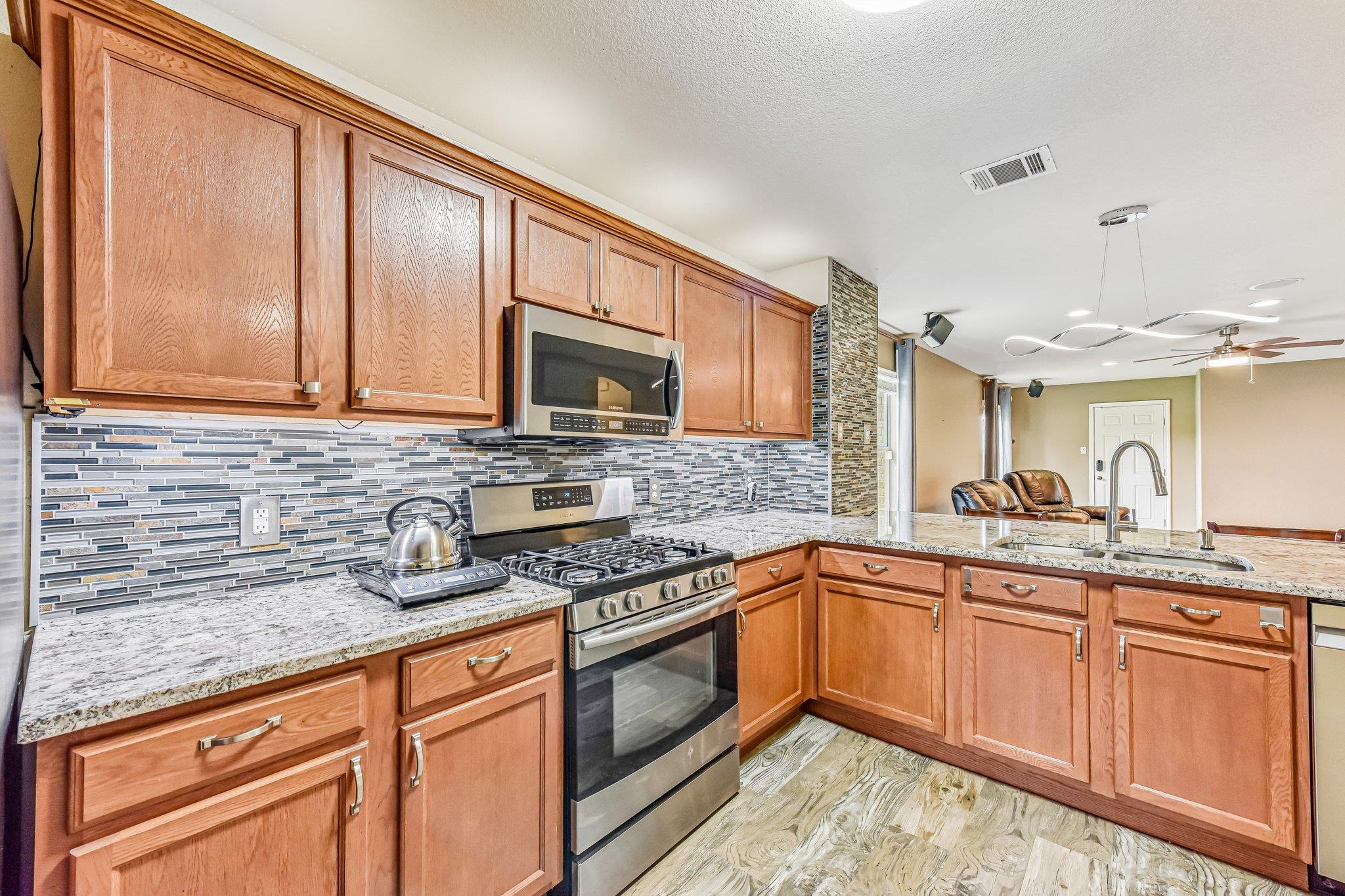 1520 Kothman Dr, Hutto, TX 78634