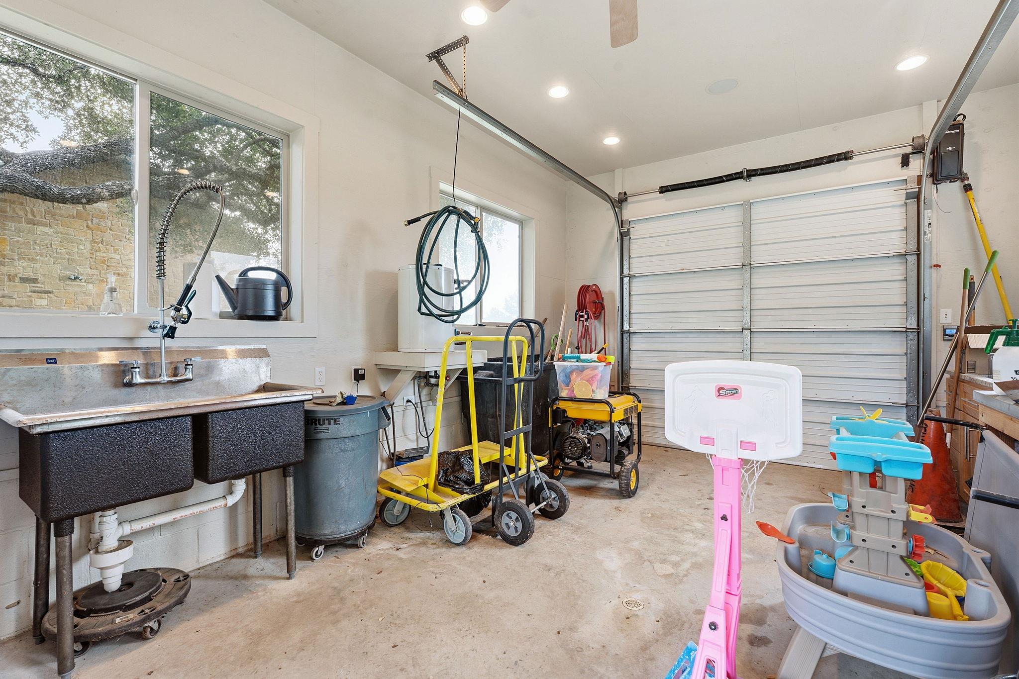 1550 Trebled Waters Trl, Driftwood, TX 78619