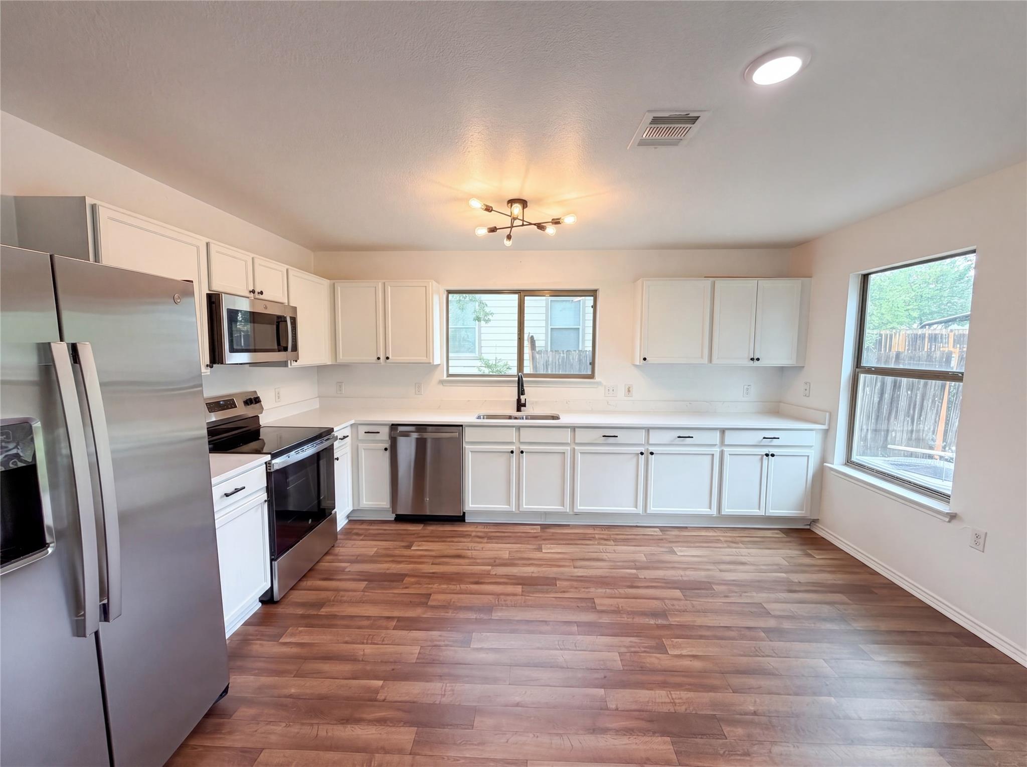 5406 S Hearsey Dr, Austin, TX 78744