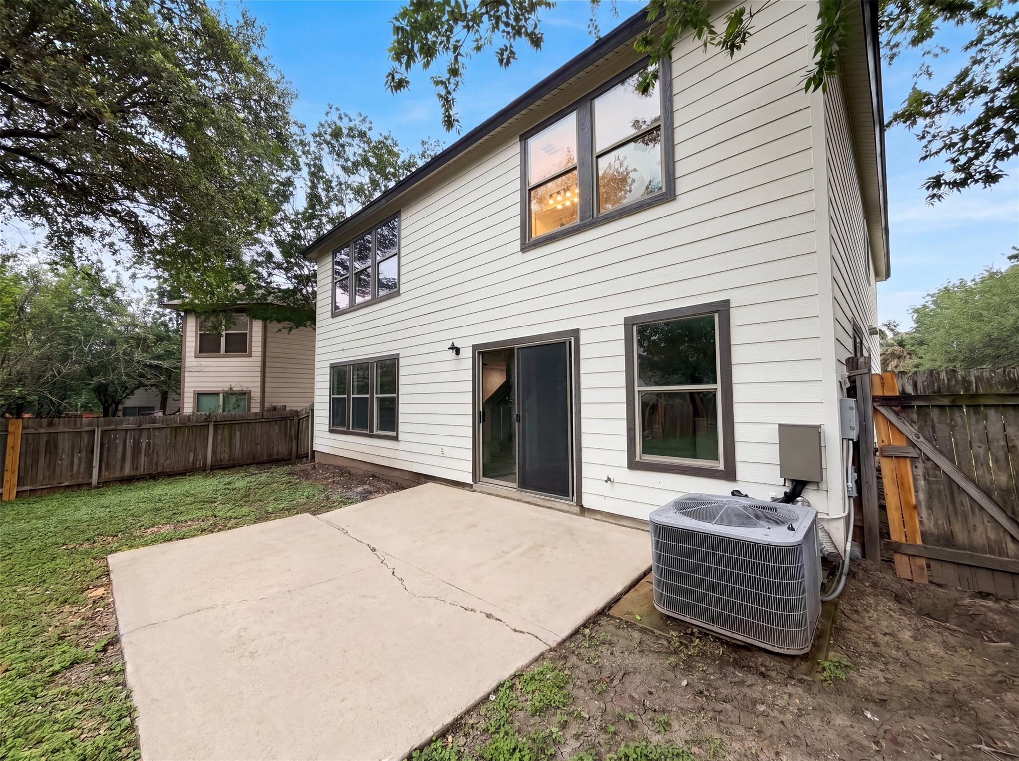 5406 S Hearsey Dr, Austin, TX 78744