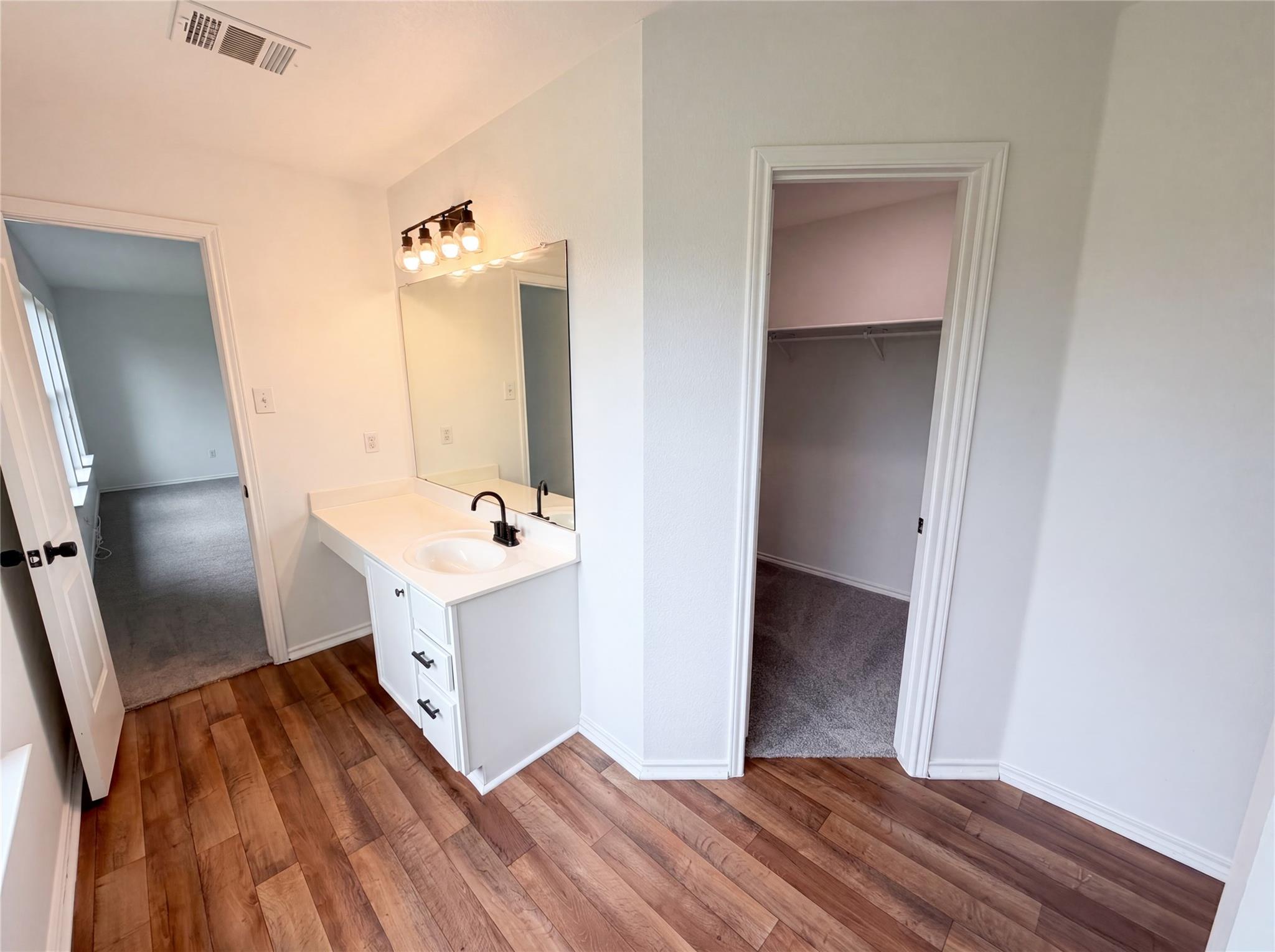 5406 S Hearsey Dr, Austin, TX 78744