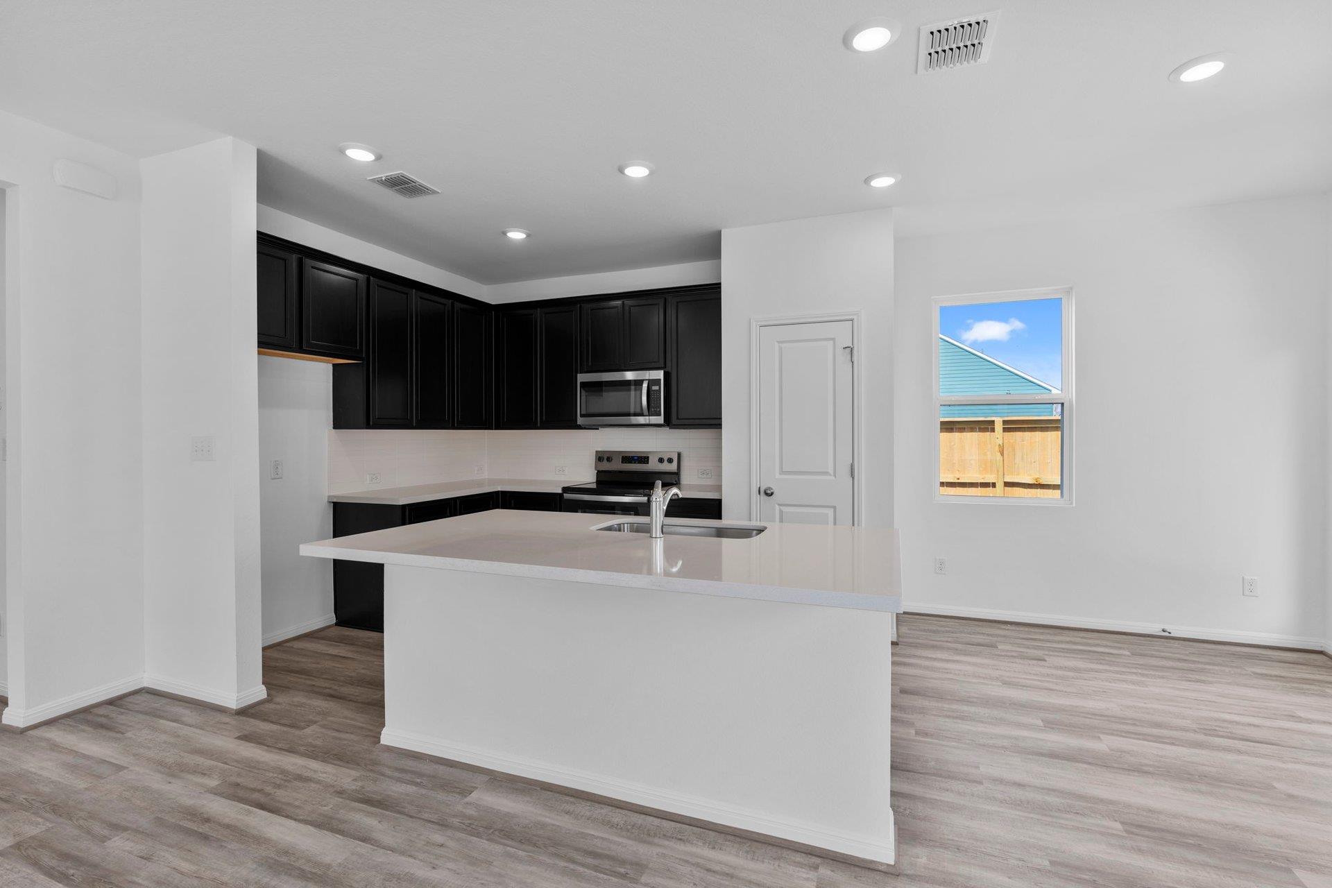 106 Pebblestream Pass, Taylor, TX 76574