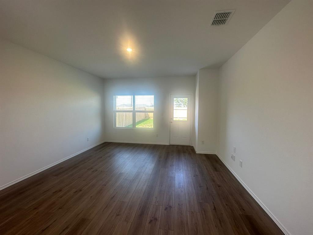 109 Patagonia, Kyle, TX 78640