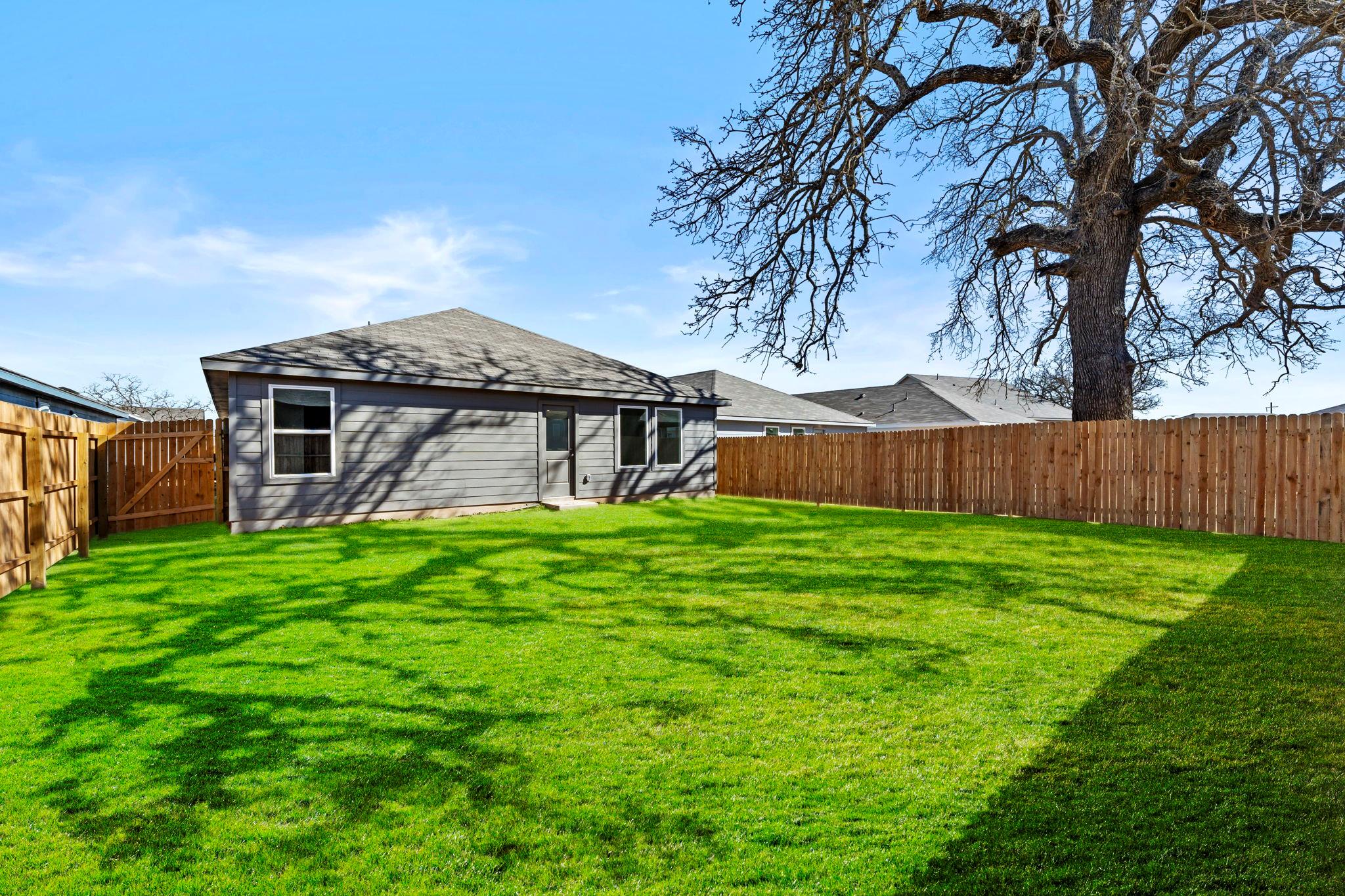 107 Ellendale Pl, Fredericksburg, TX 78624