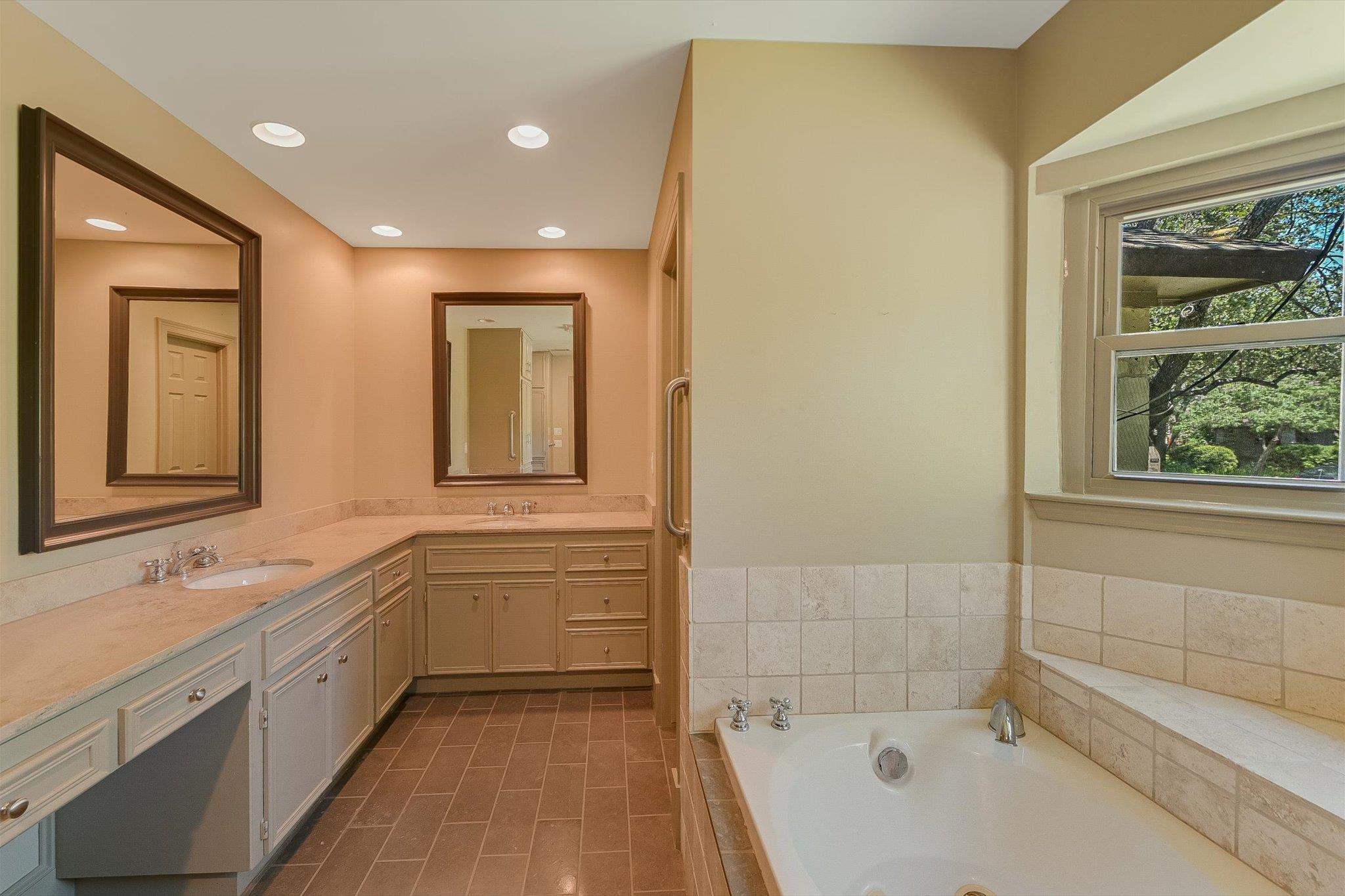 4900 Backtrail Dr, Austin, TX 78731