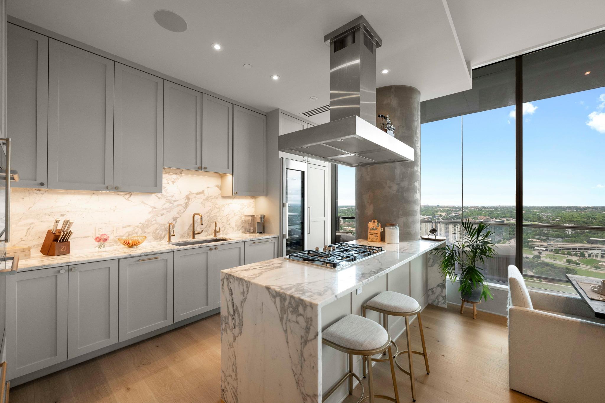 210 Lavaca St # 2706, Austin, TX 78701
