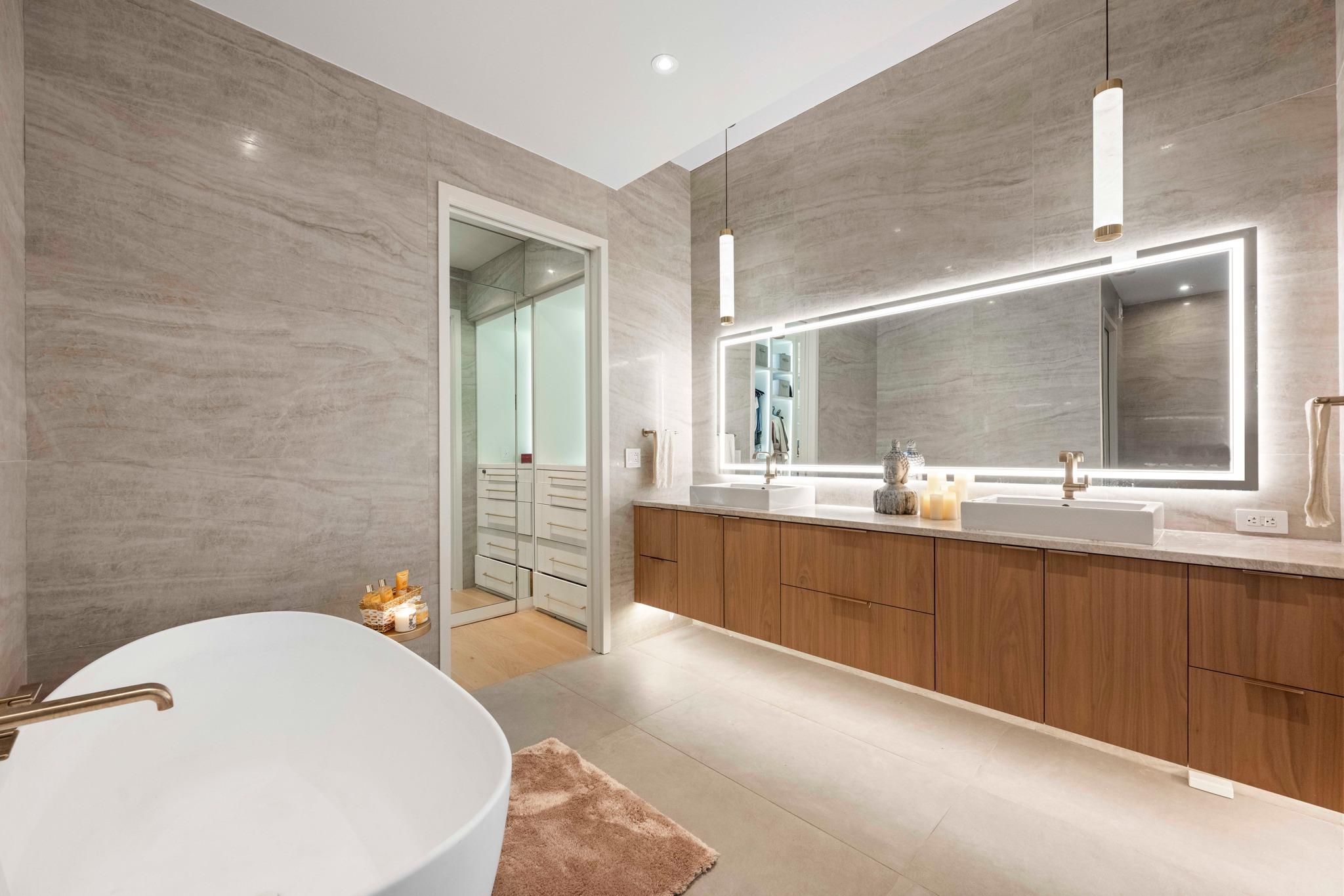 210 Lavaca St # 2706, Austin, TX 78701