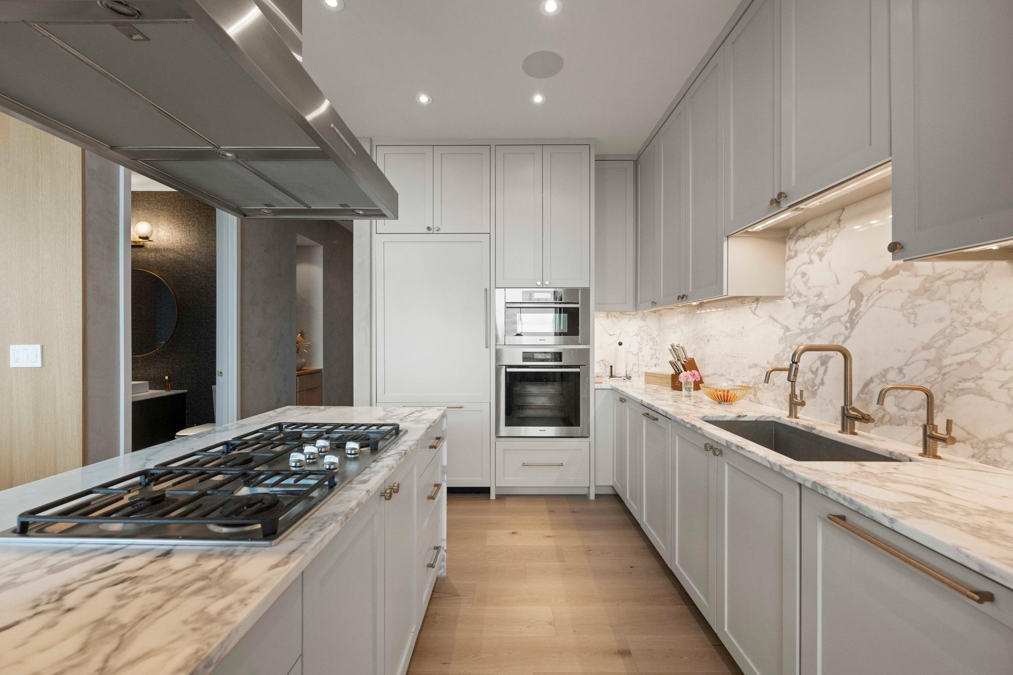 210 Lavaca St # 2706, Austin, TX 78701