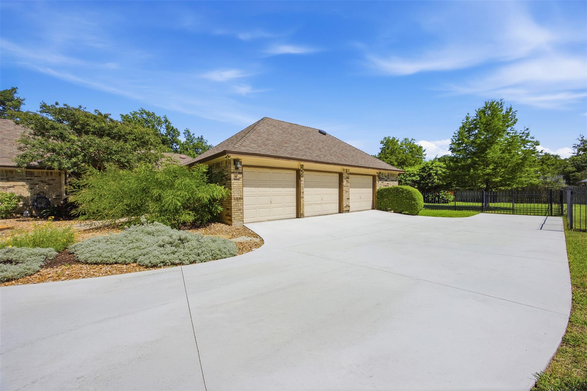 2 Meandering Way, Round Rock, TX 78664