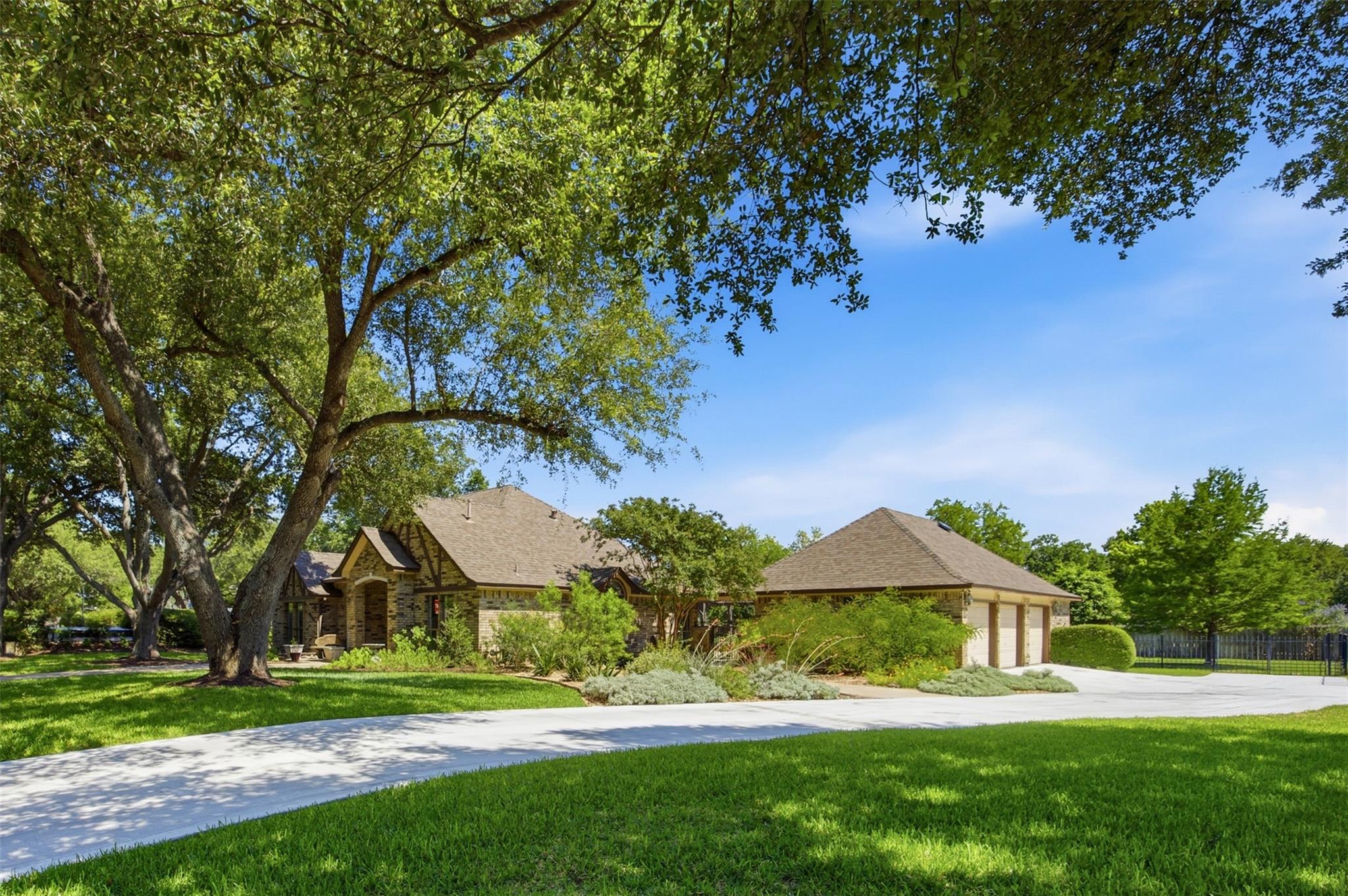 2 Meandering Way, Round Rock, TX 78664