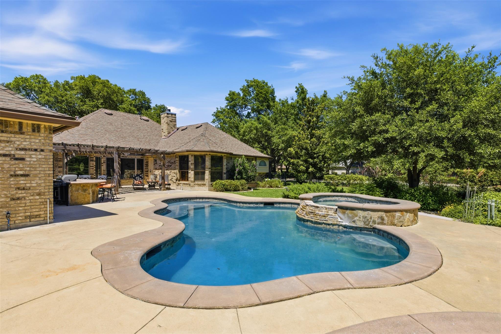 2 Meandering Way, Round Rock, TX 78664
