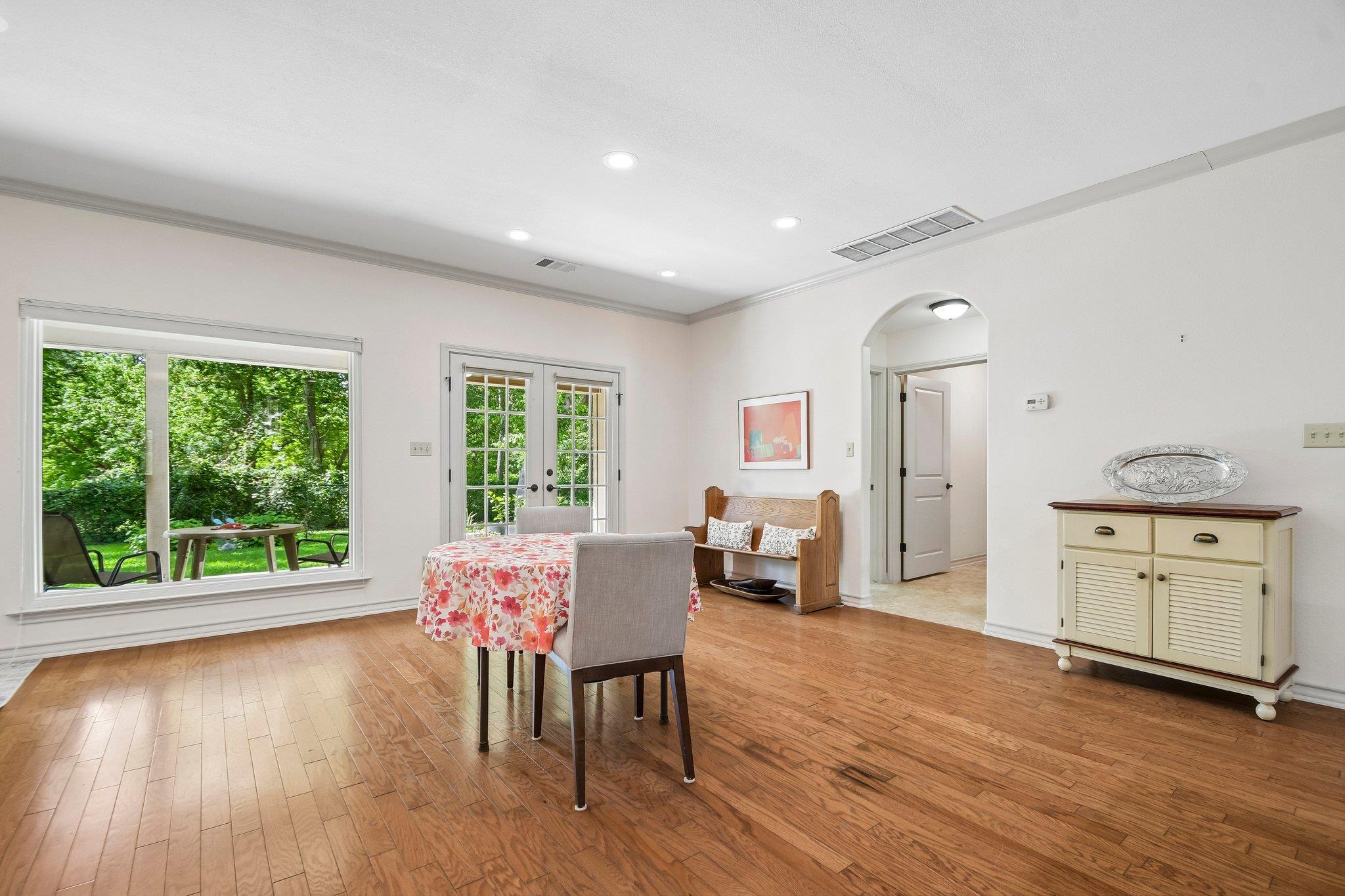 307 W 4th St, Elgin, TX 78621