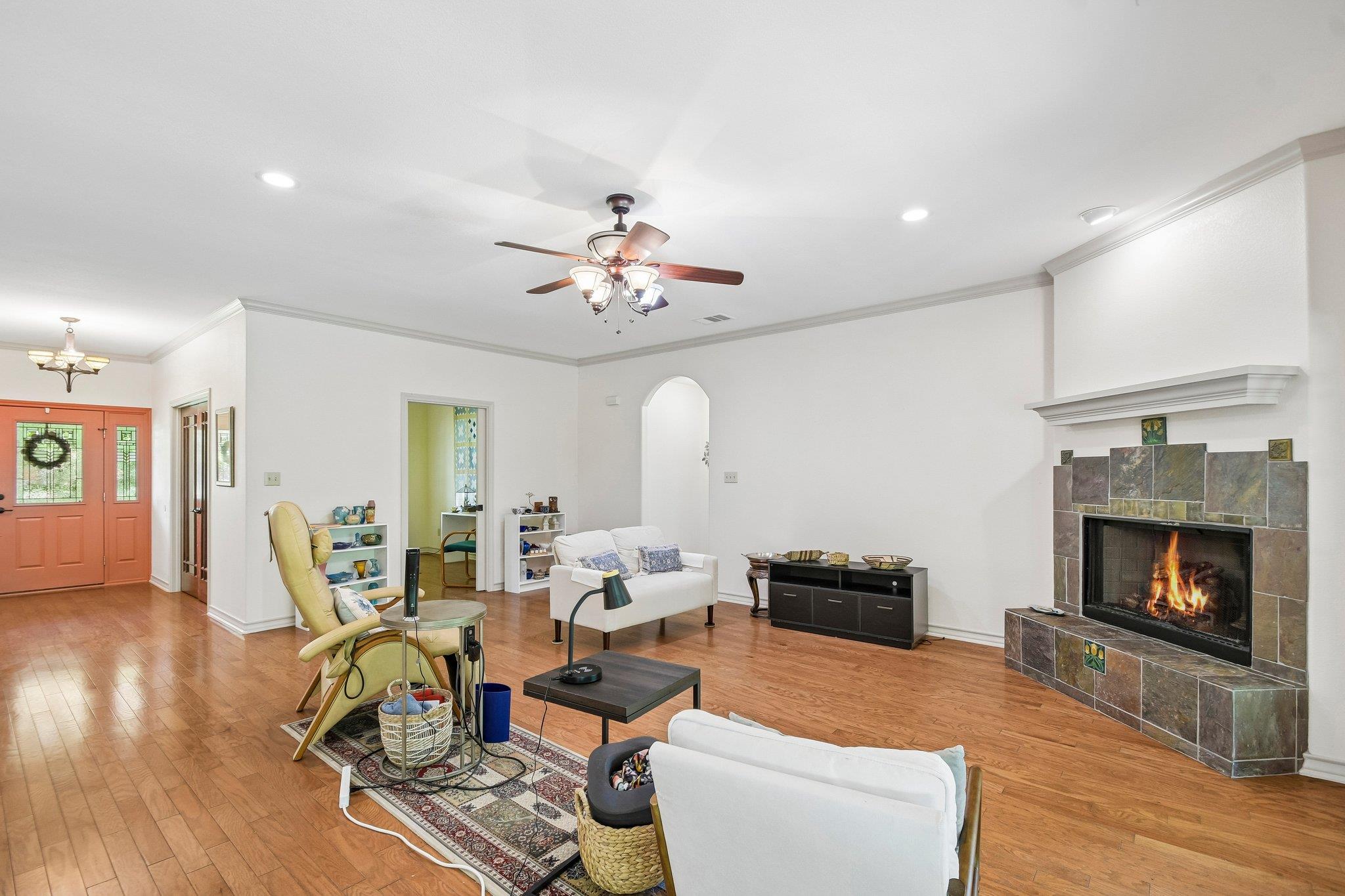 307 W 4th St, Elgin, TX 78621