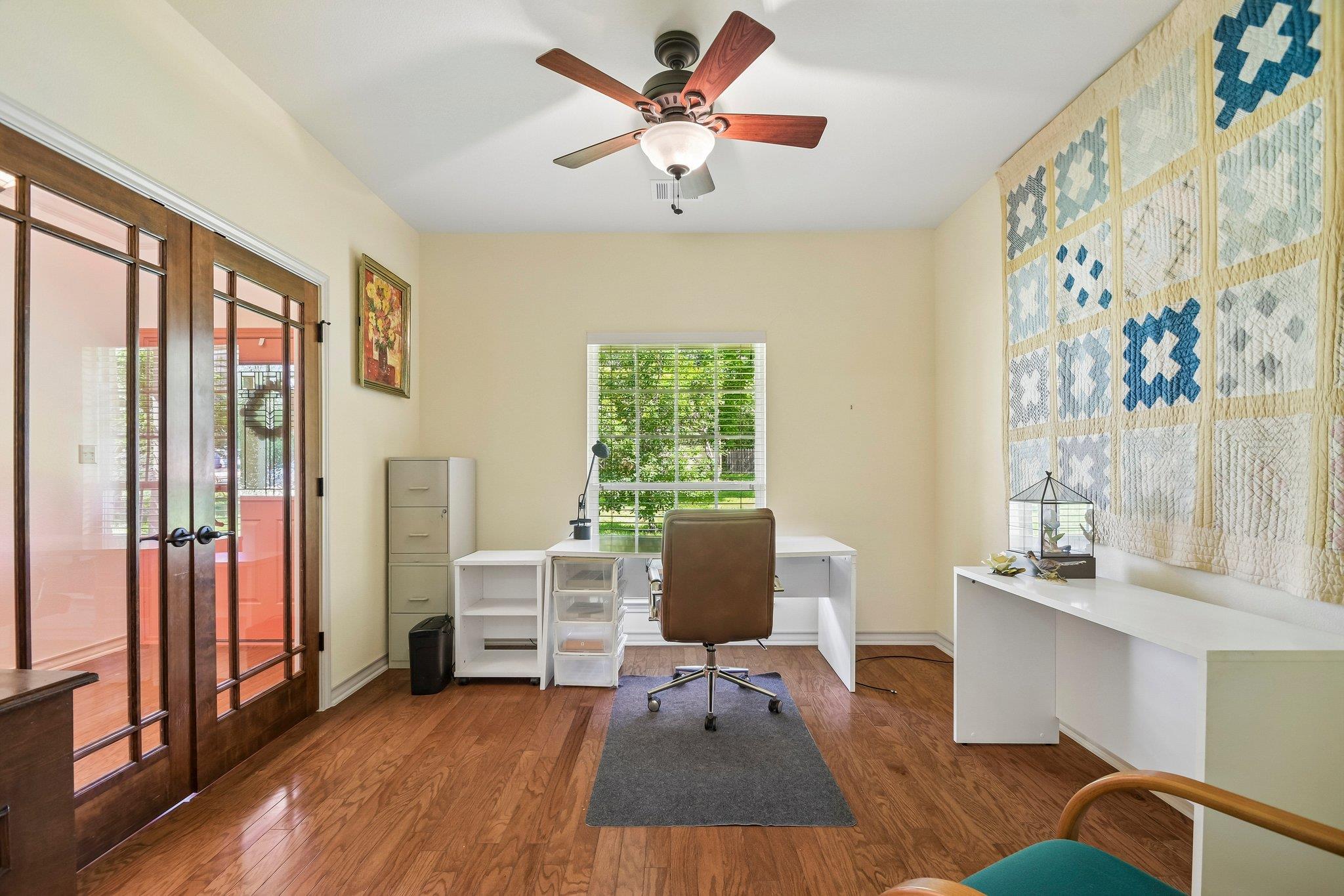 307 W 4th St, Elgin, TX 78621