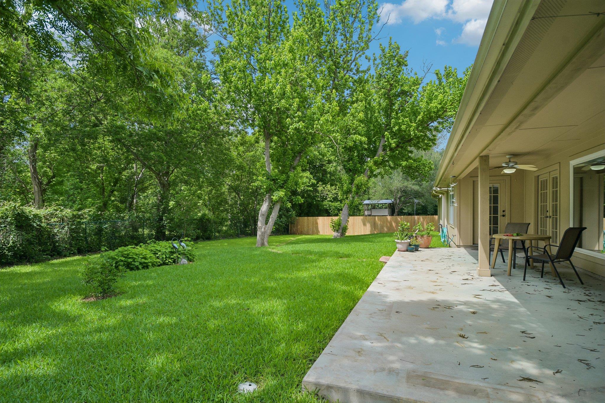 307 W 4th St, Elgin, TX 78621