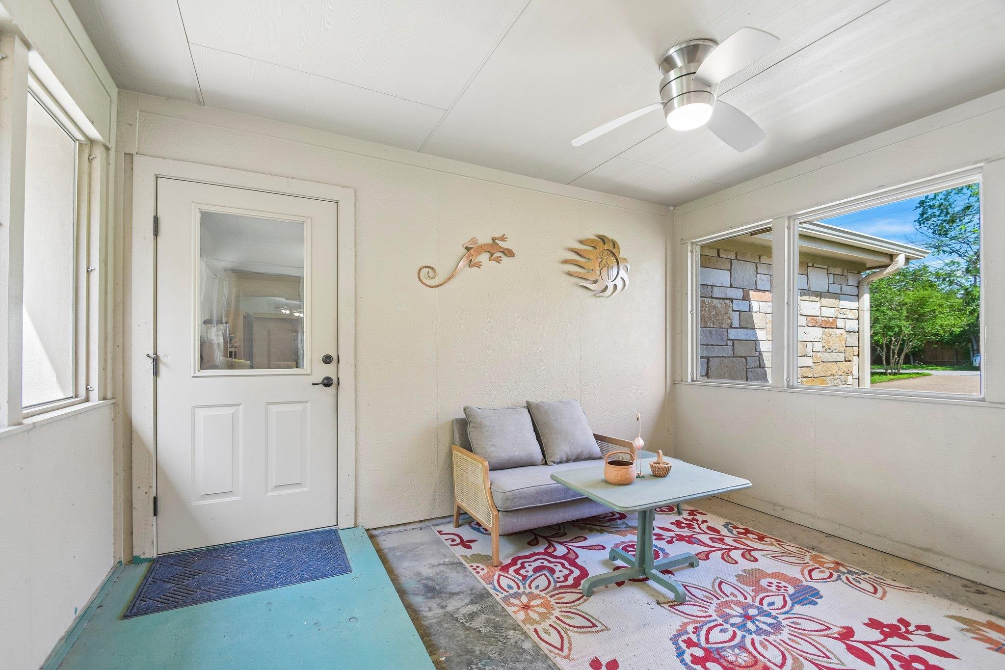 307 W 4th St, Elgin, TX 78621