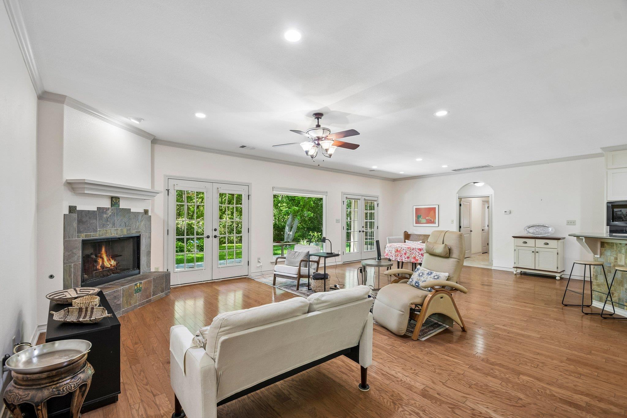 307 W 4th St, Elgin, TX 78621