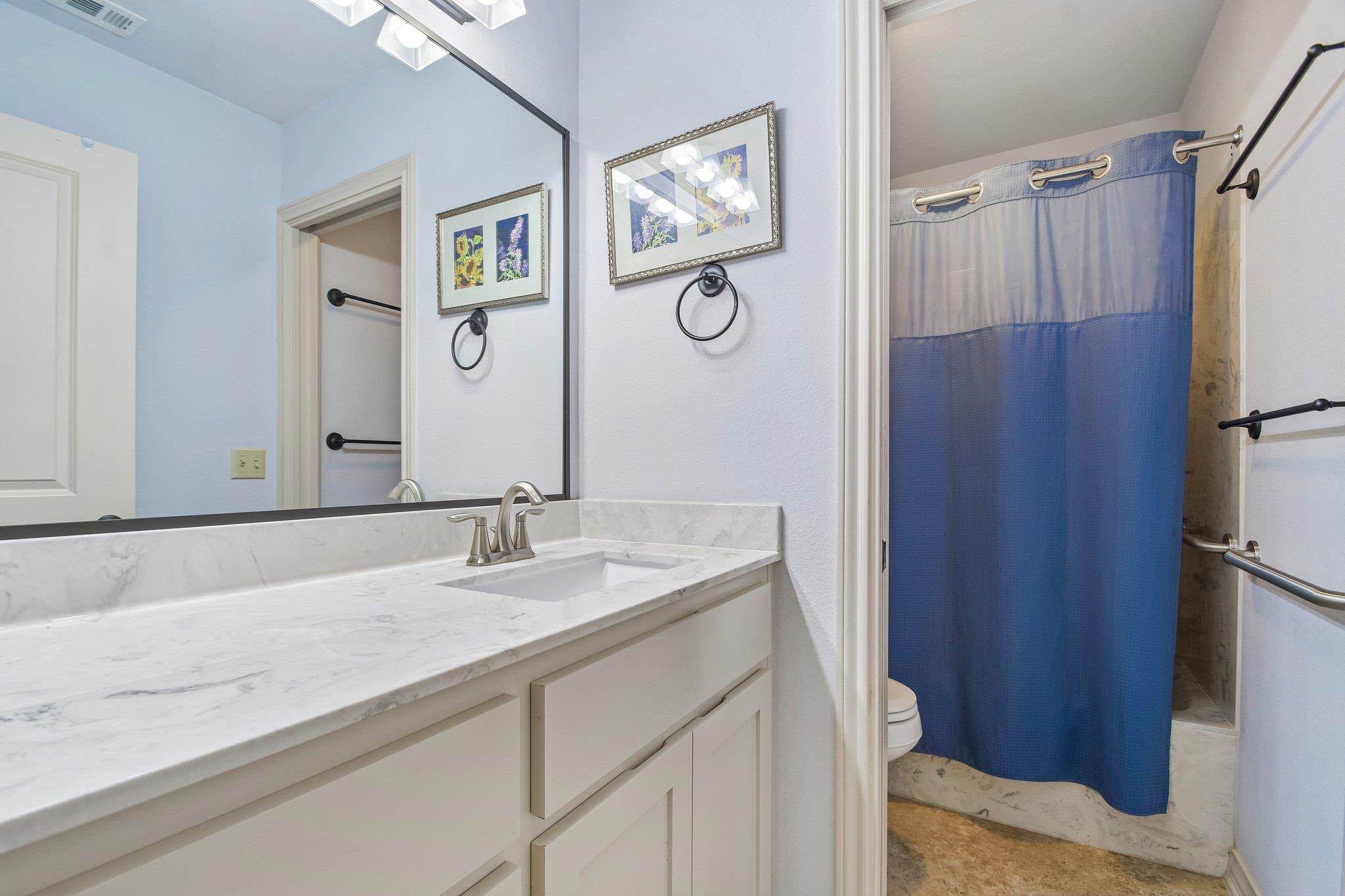 307 W 4th St, Elgin, TX 78621