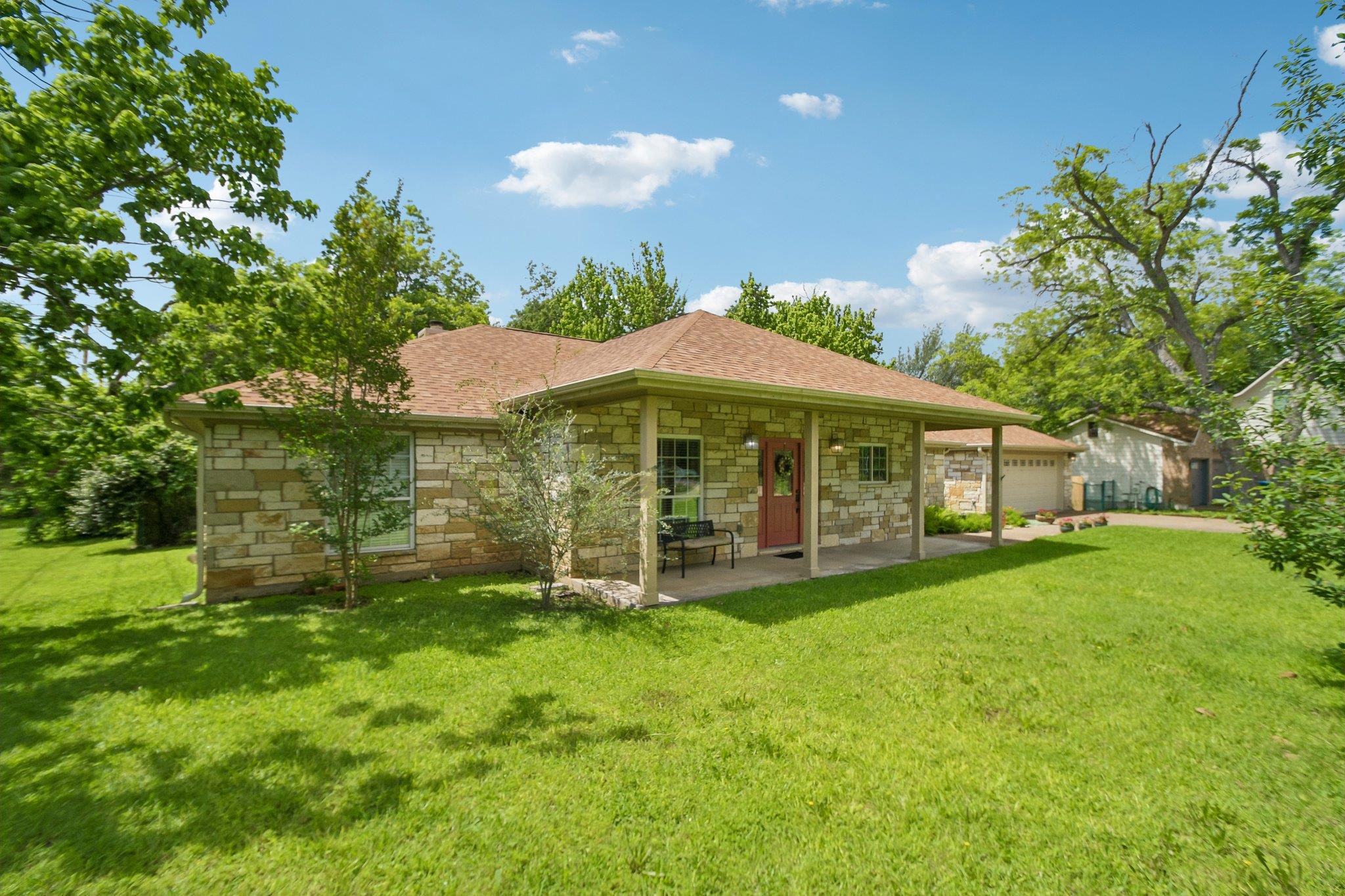 307 W 4th St, Elgin, TX 78621
