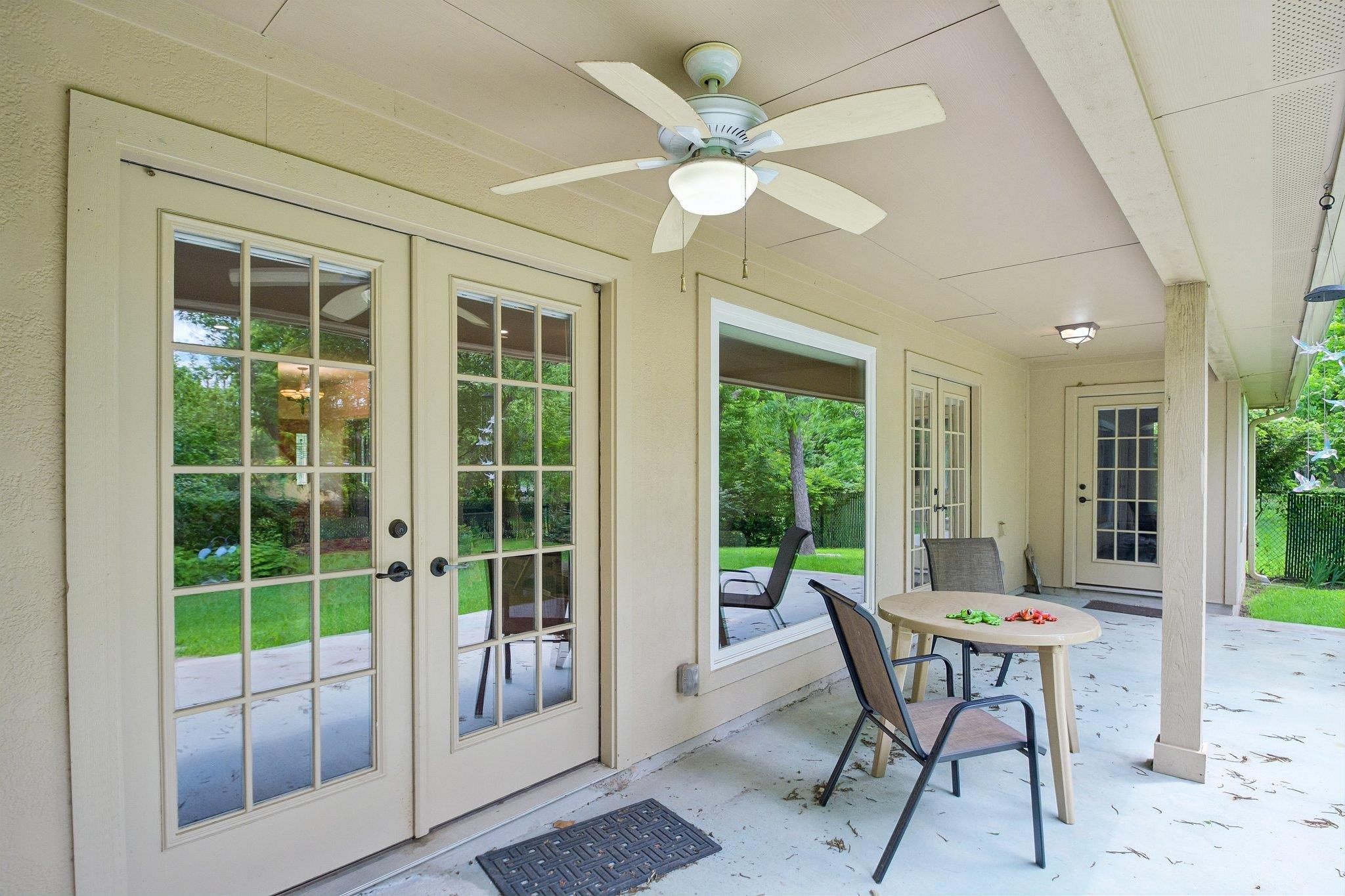 307 W 4th St, Elgin, TX 78621