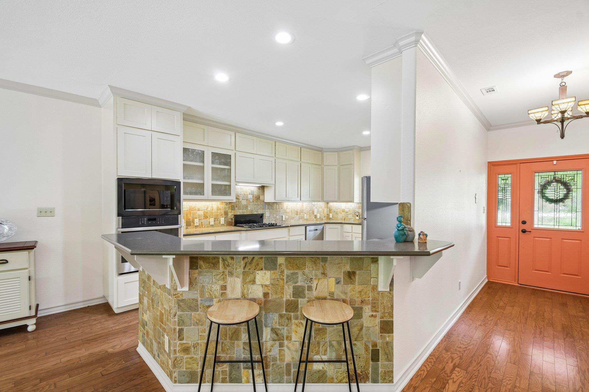 307 W 4th St, Elgin, TX 78621