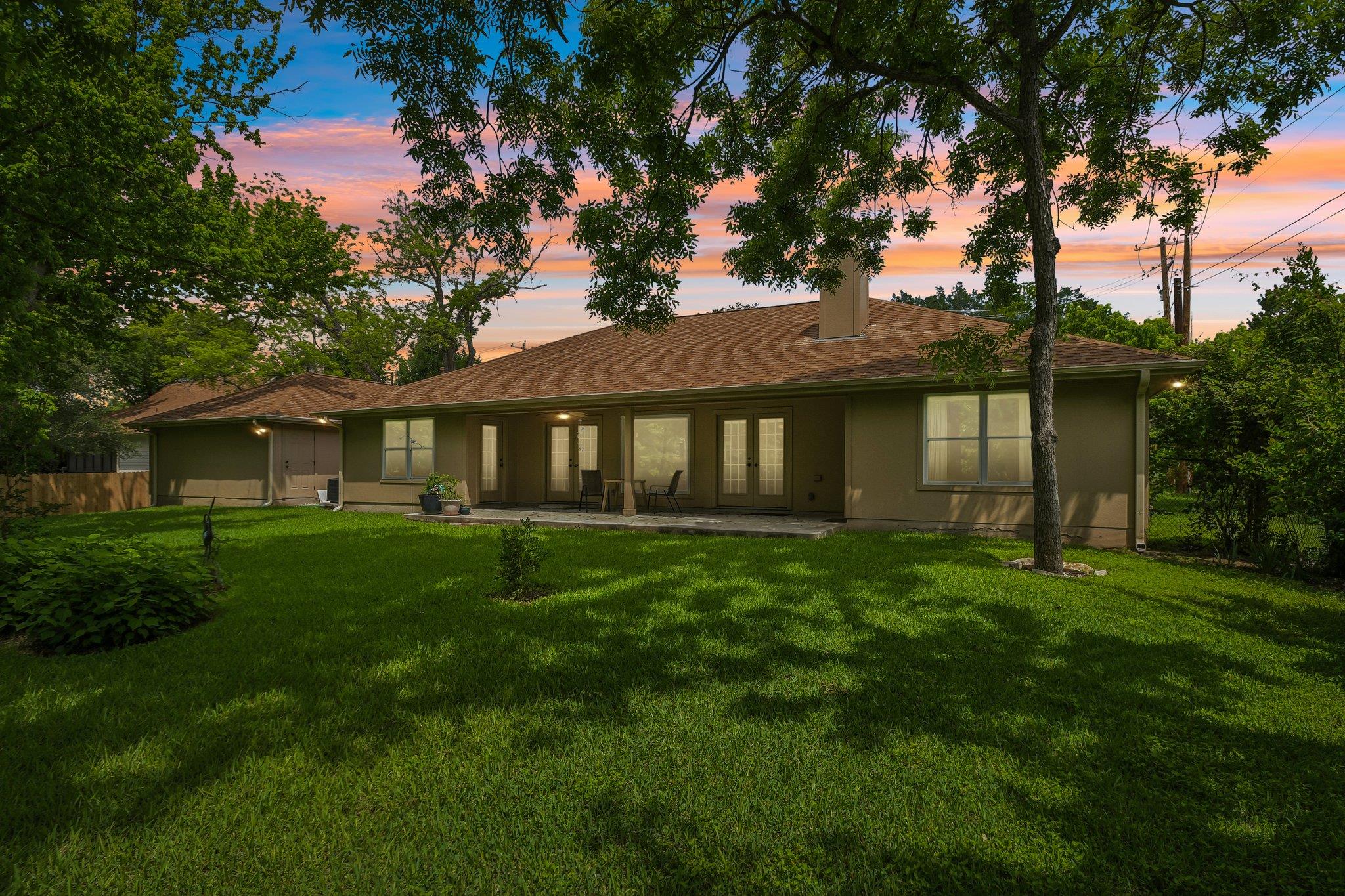 307 W 4th St, Elgin, TX 78621