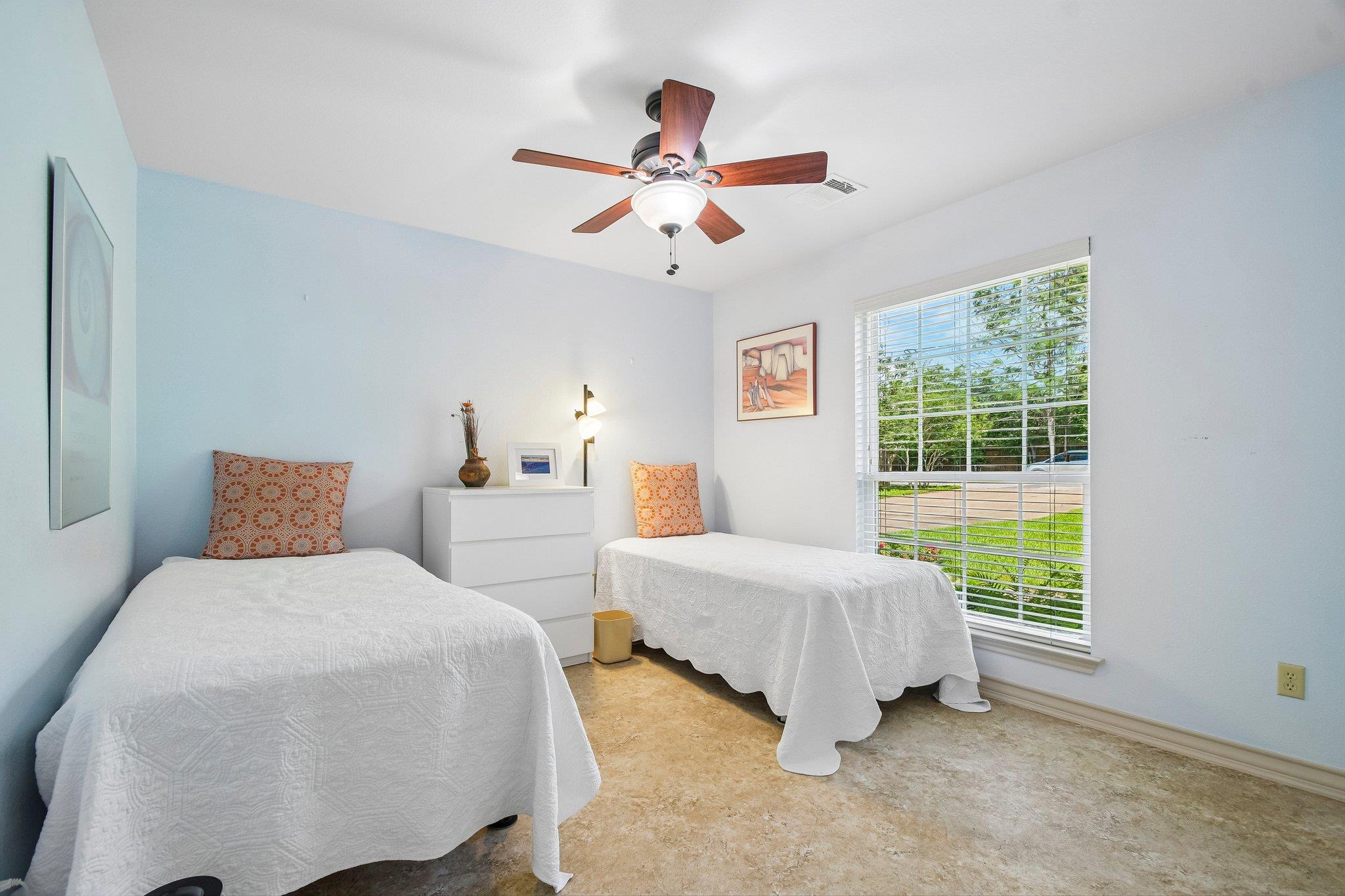 307 W 4th St, Elgin, TX 78621