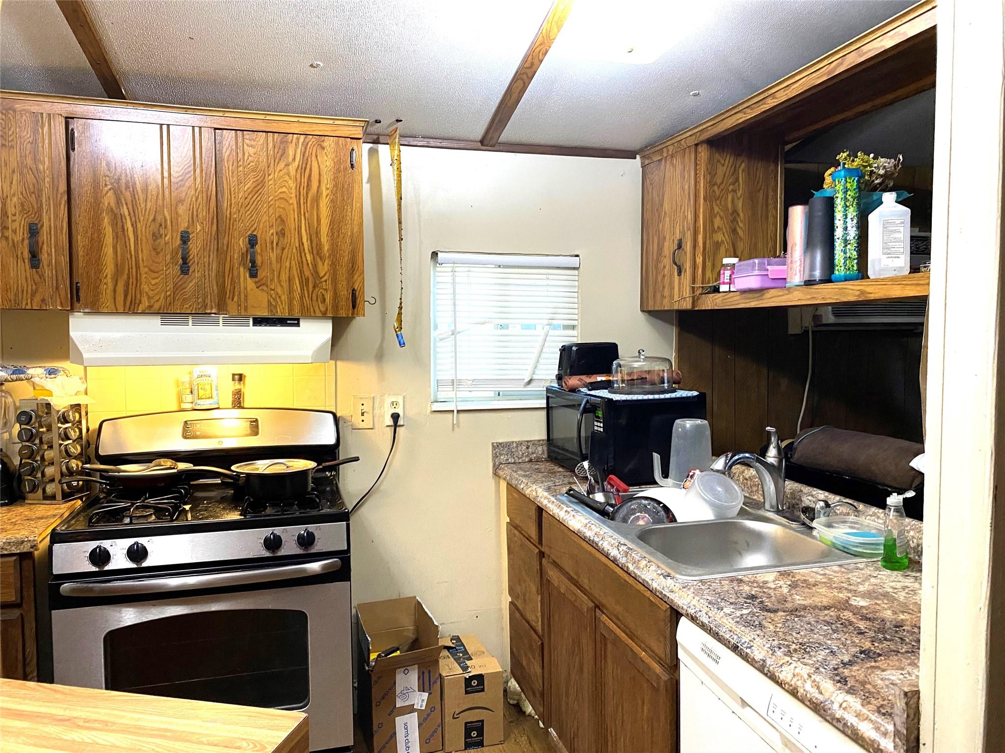 410 W North St, Kyle, TX 78640