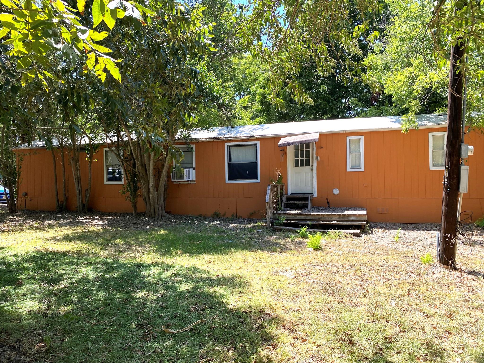 410 W North St, Kyle, TX 78640