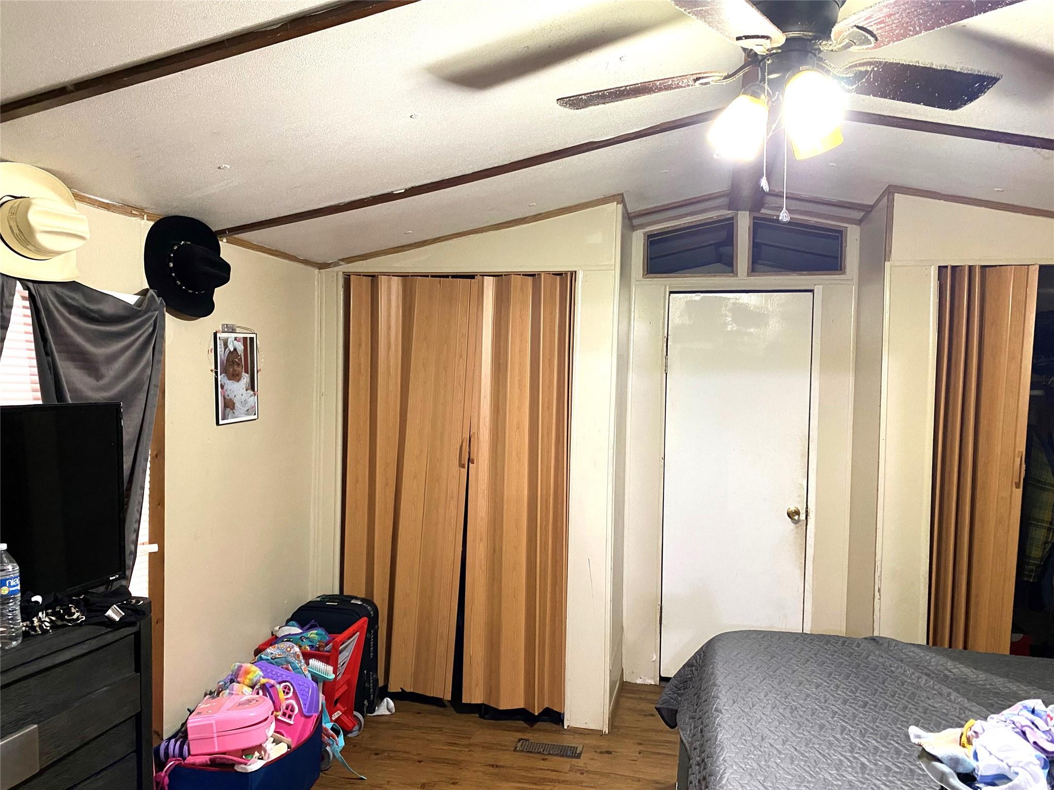 410 W North St, Kyle, TX 78640
