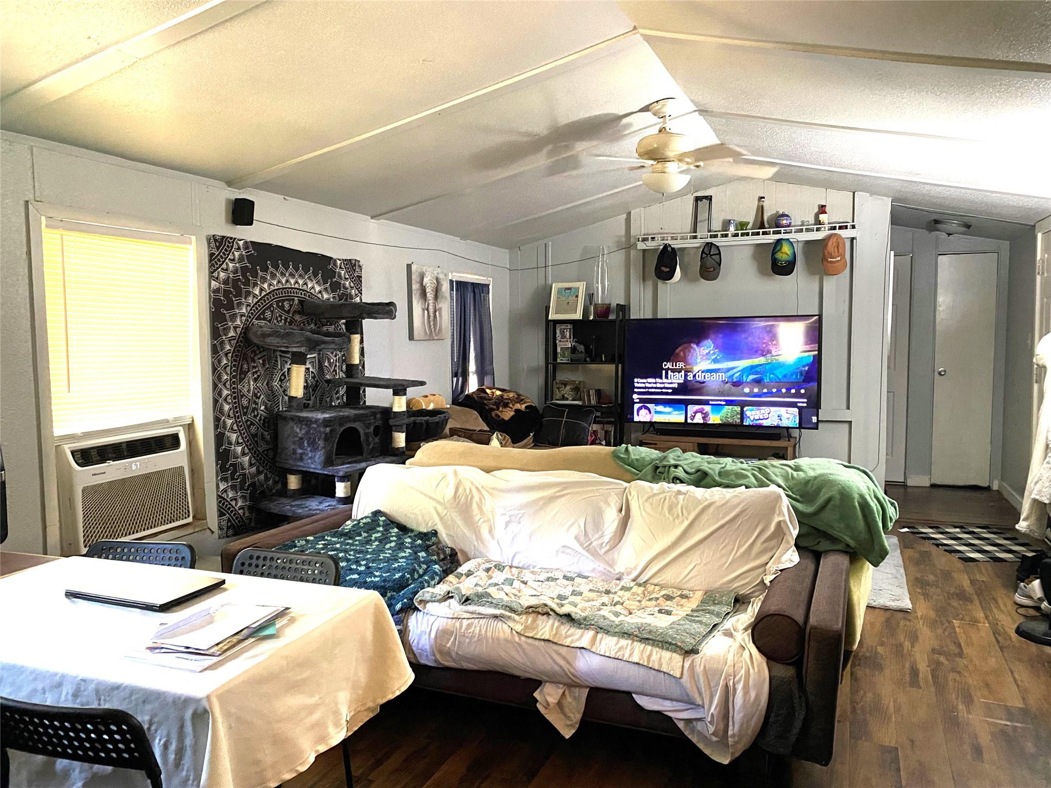 410 W North St, Kyle, TX 78640