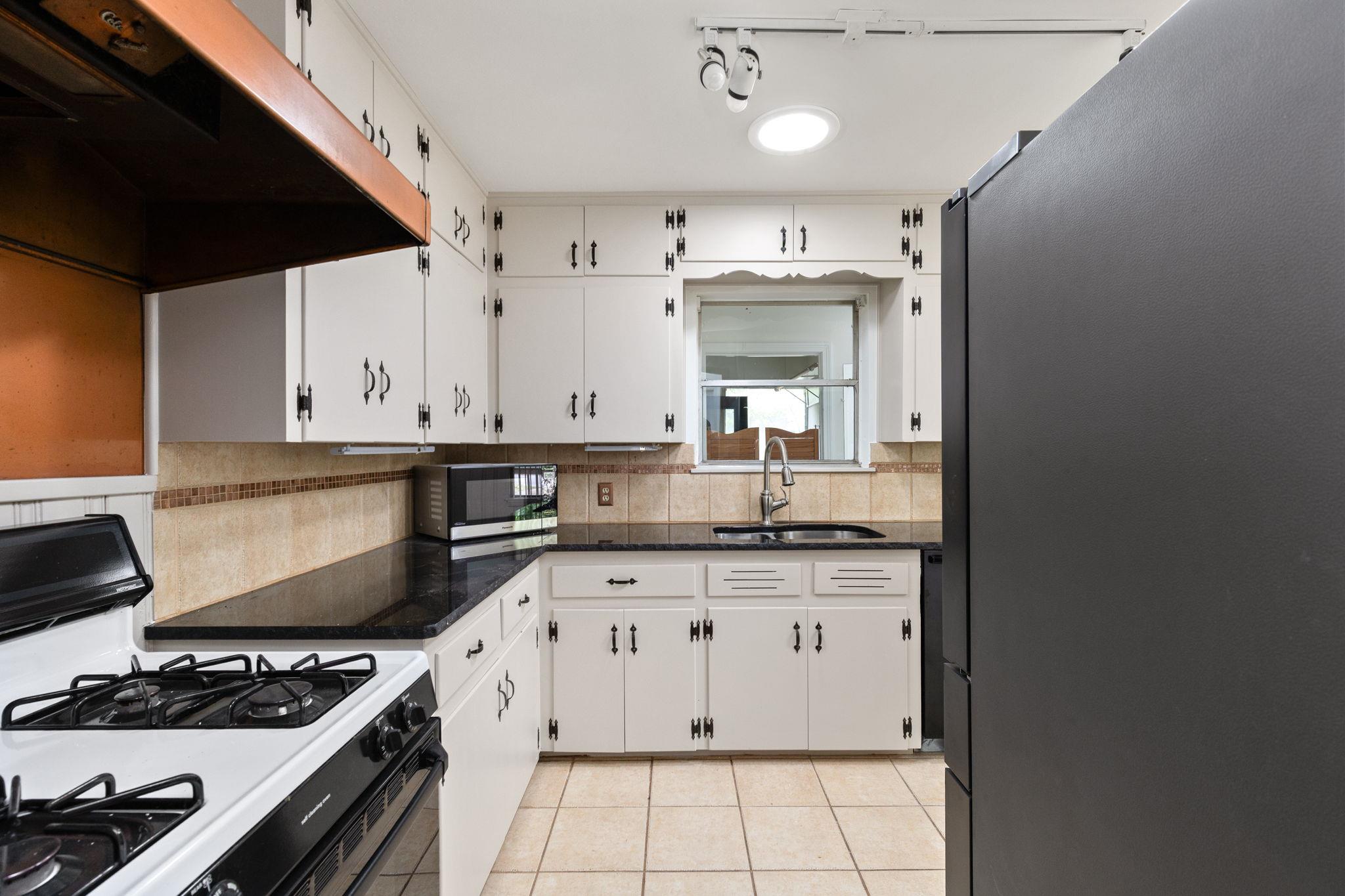 1105 Alegria Rd, Austin, TX 78757