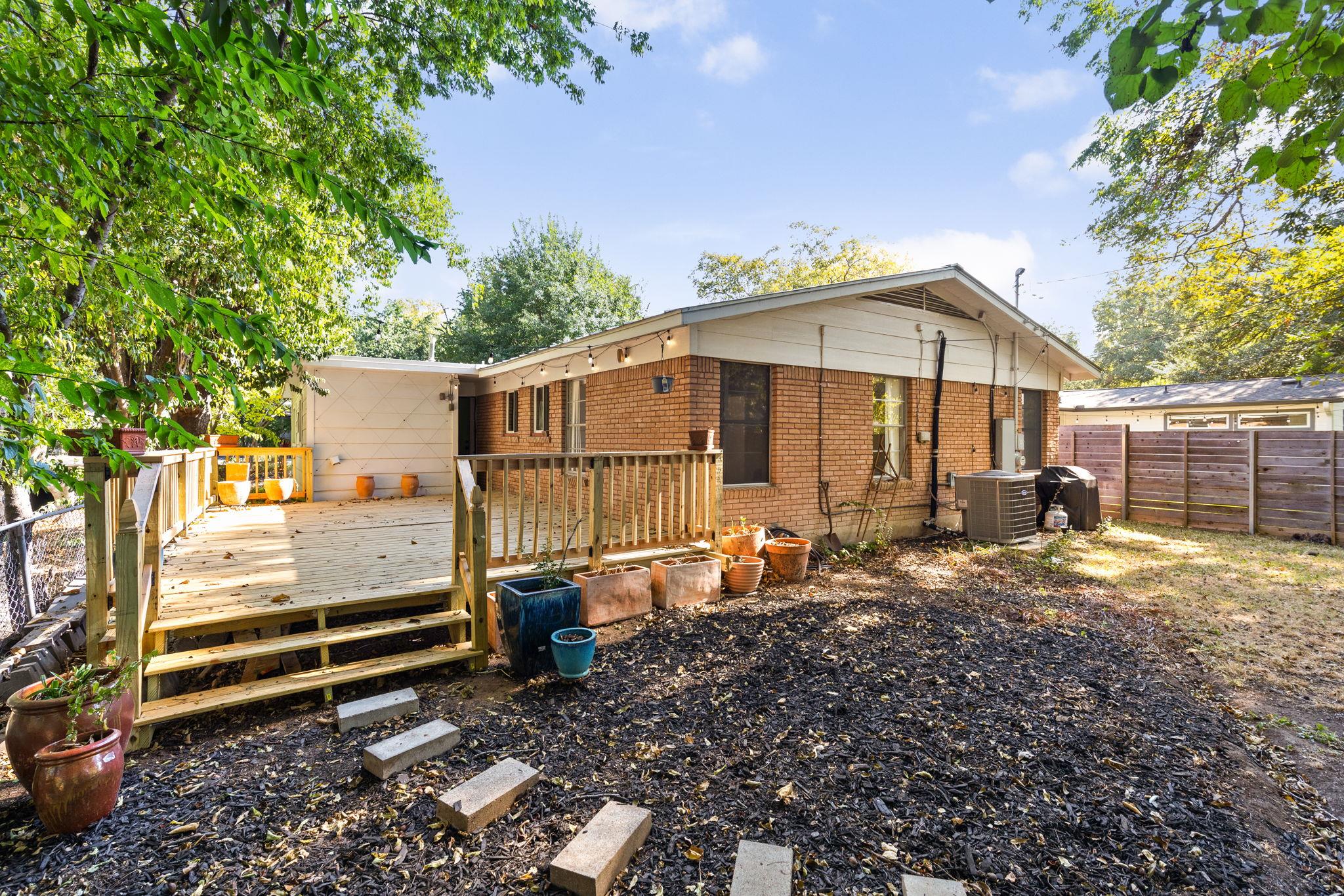 1105 Alegria Rd, Austin, TX 78757
